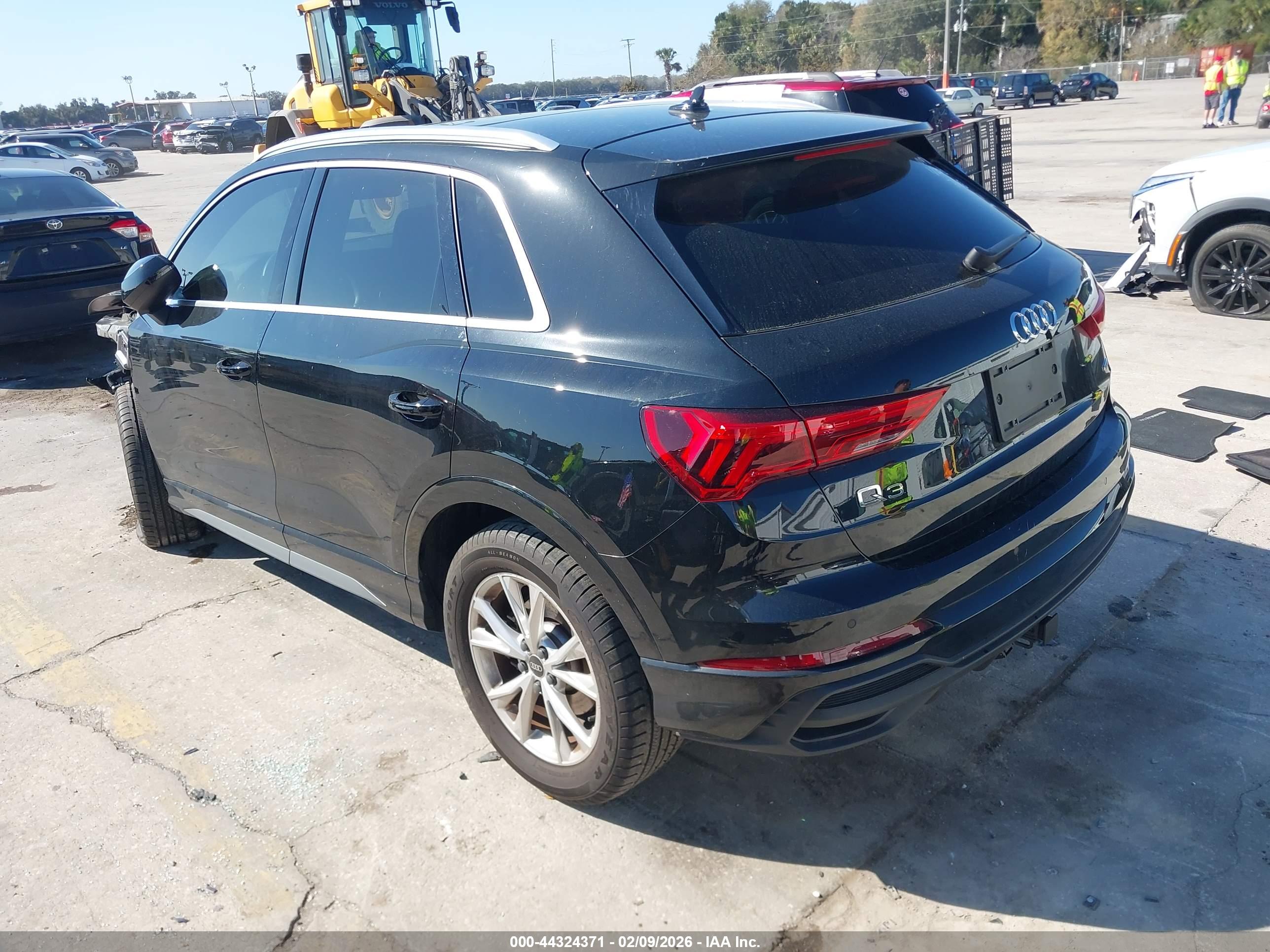 AUDI Q3 image 3