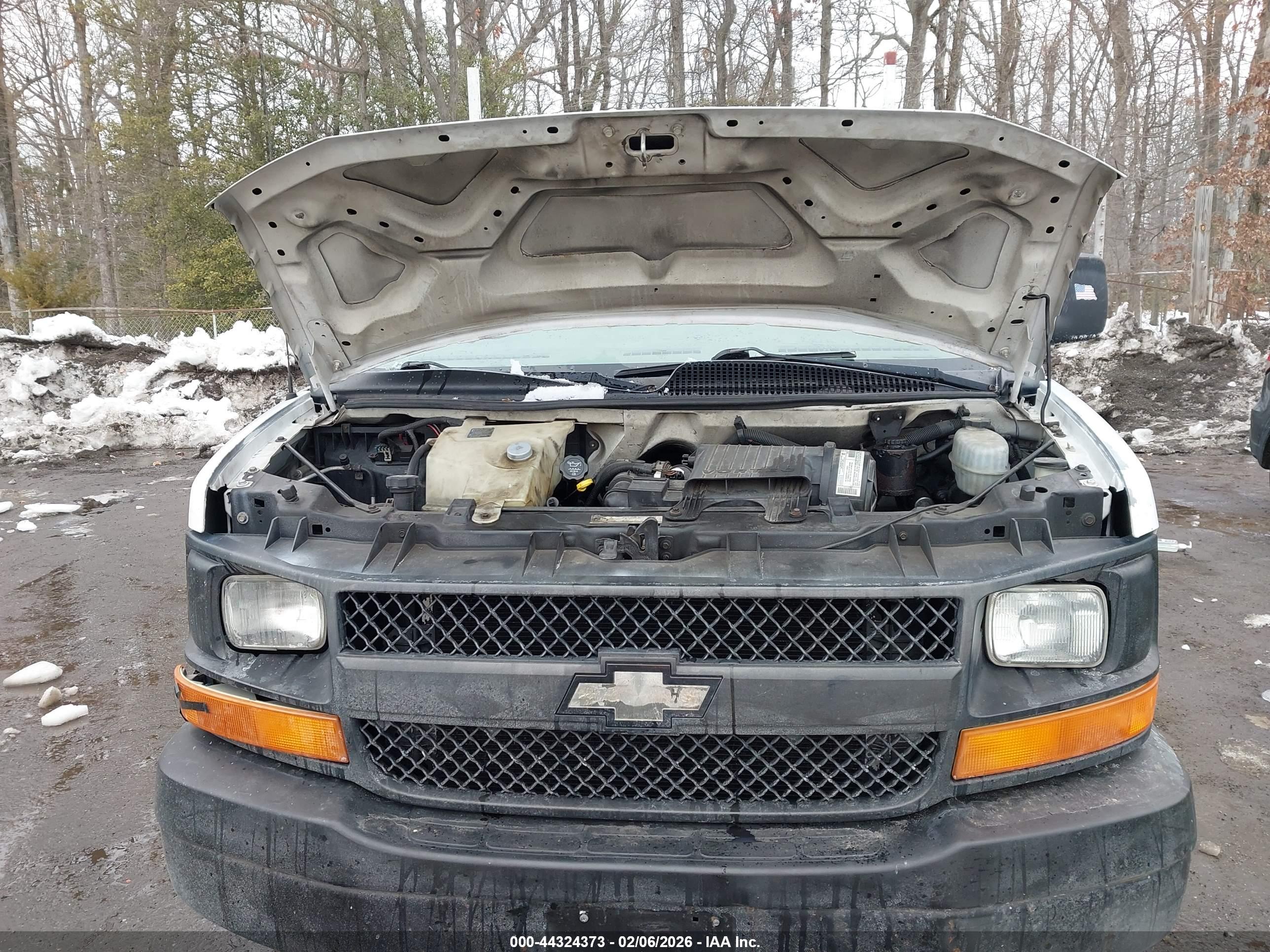 CHEVROLET EXPRESS image 10