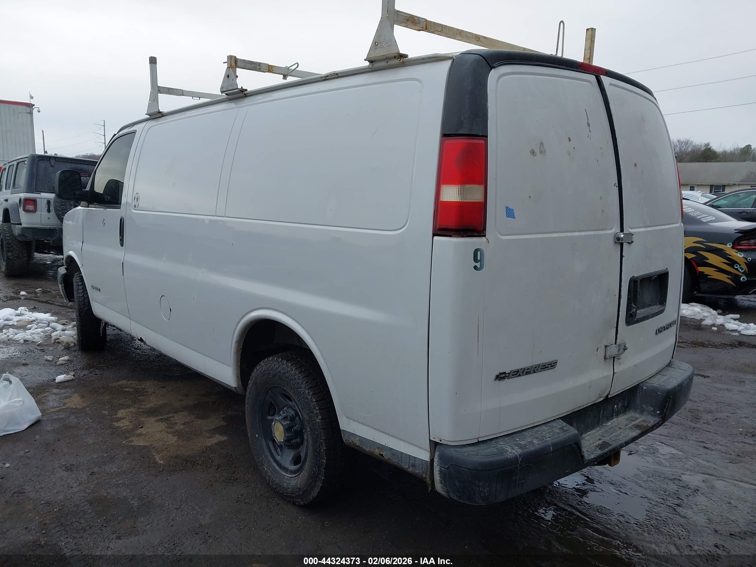 CHEVROLET EXPRESS image 3