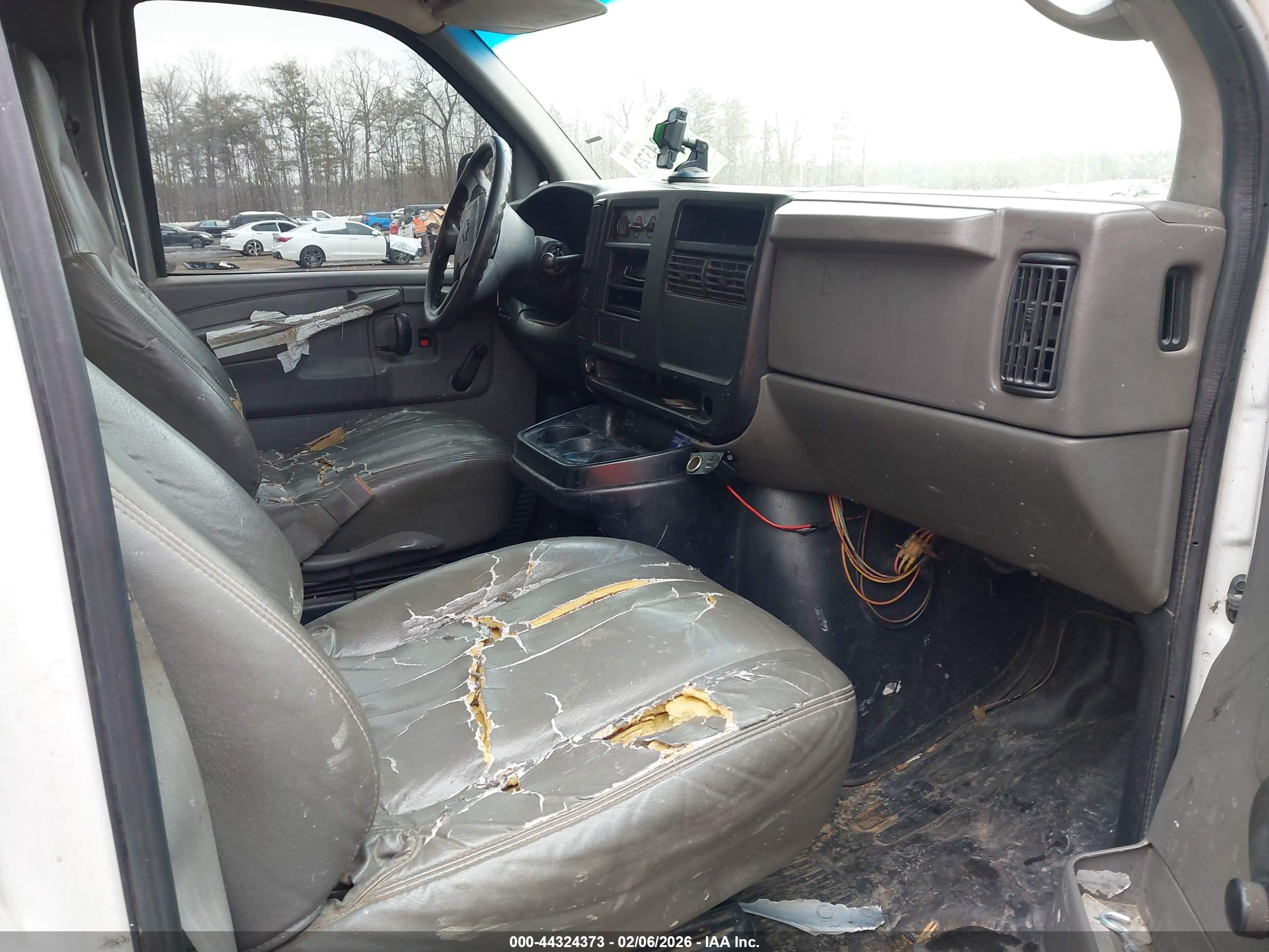 CHEVROLET EXPRESS image 5
