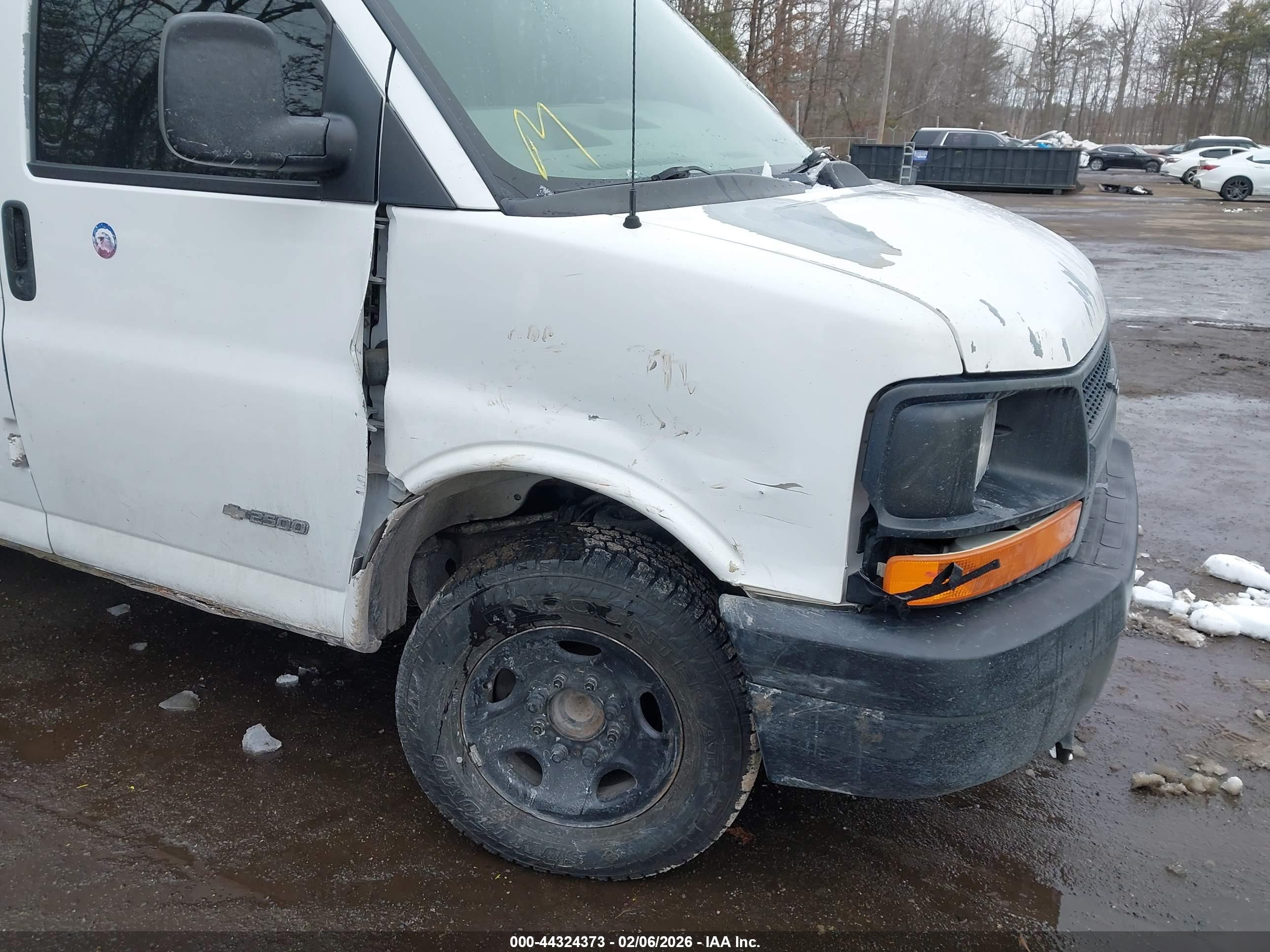 CHEVROLET EXPRESS image 6