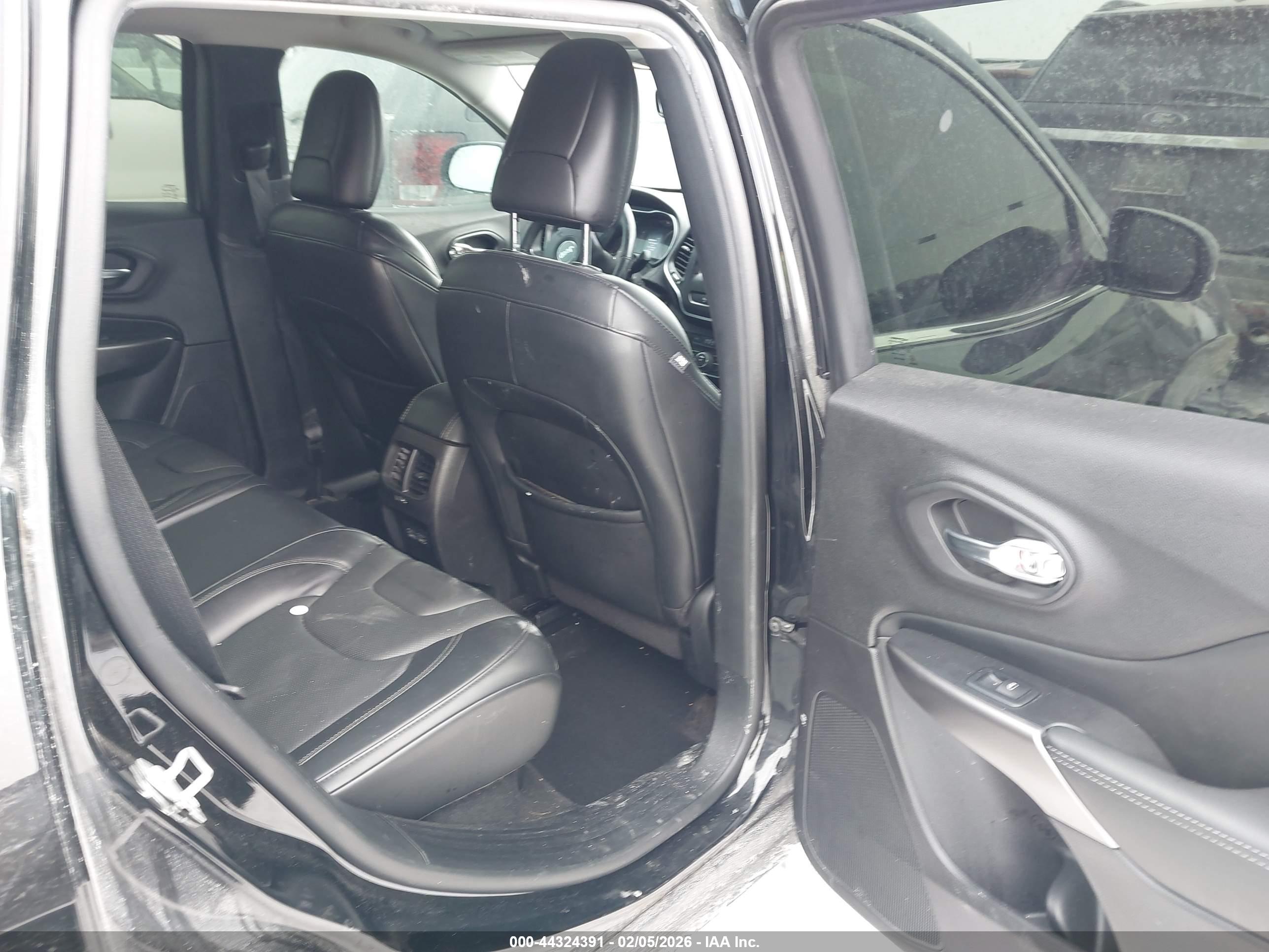 JEEP CHEROKEE image 8