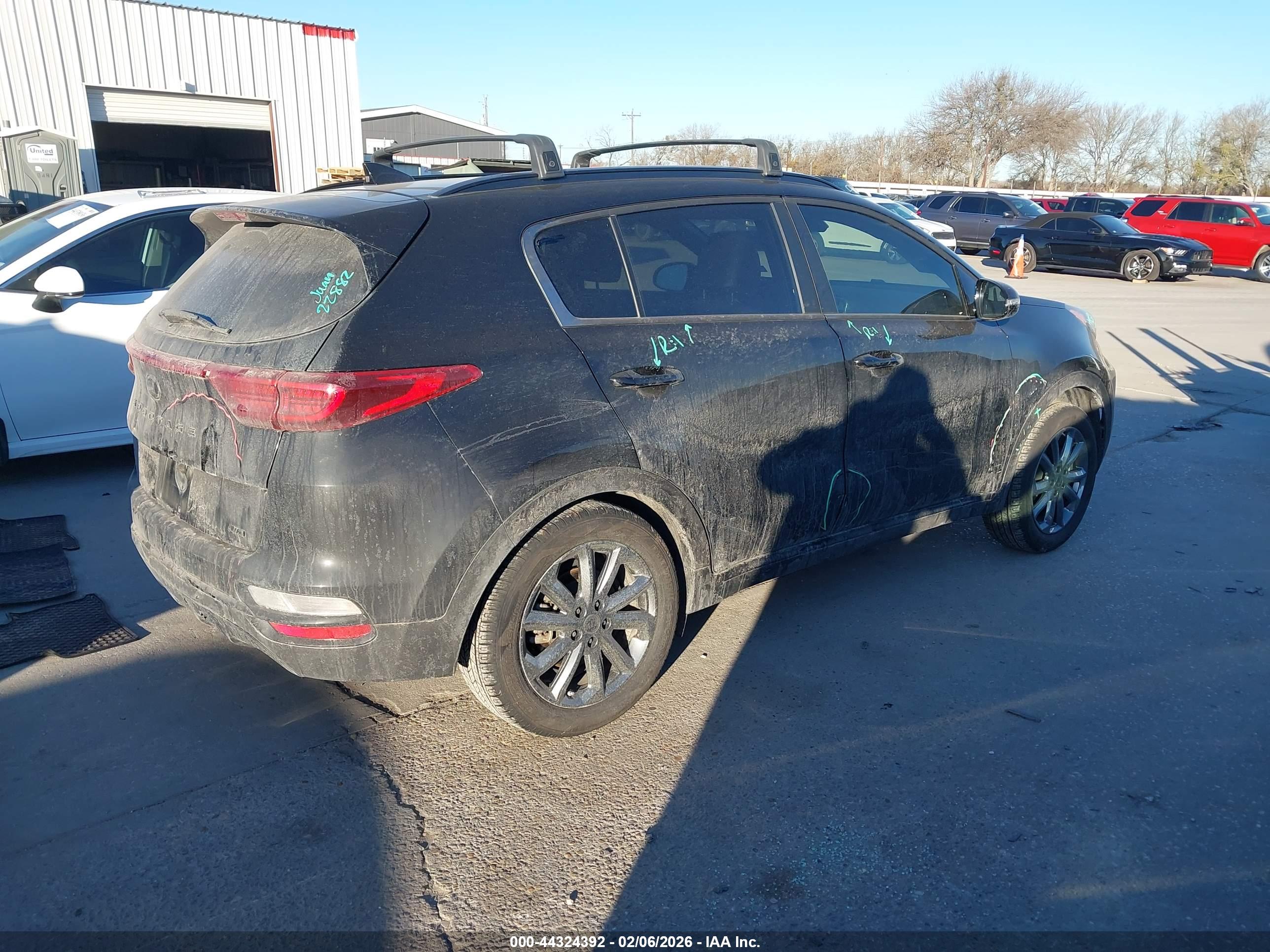 KIA SPORTAGE image 4