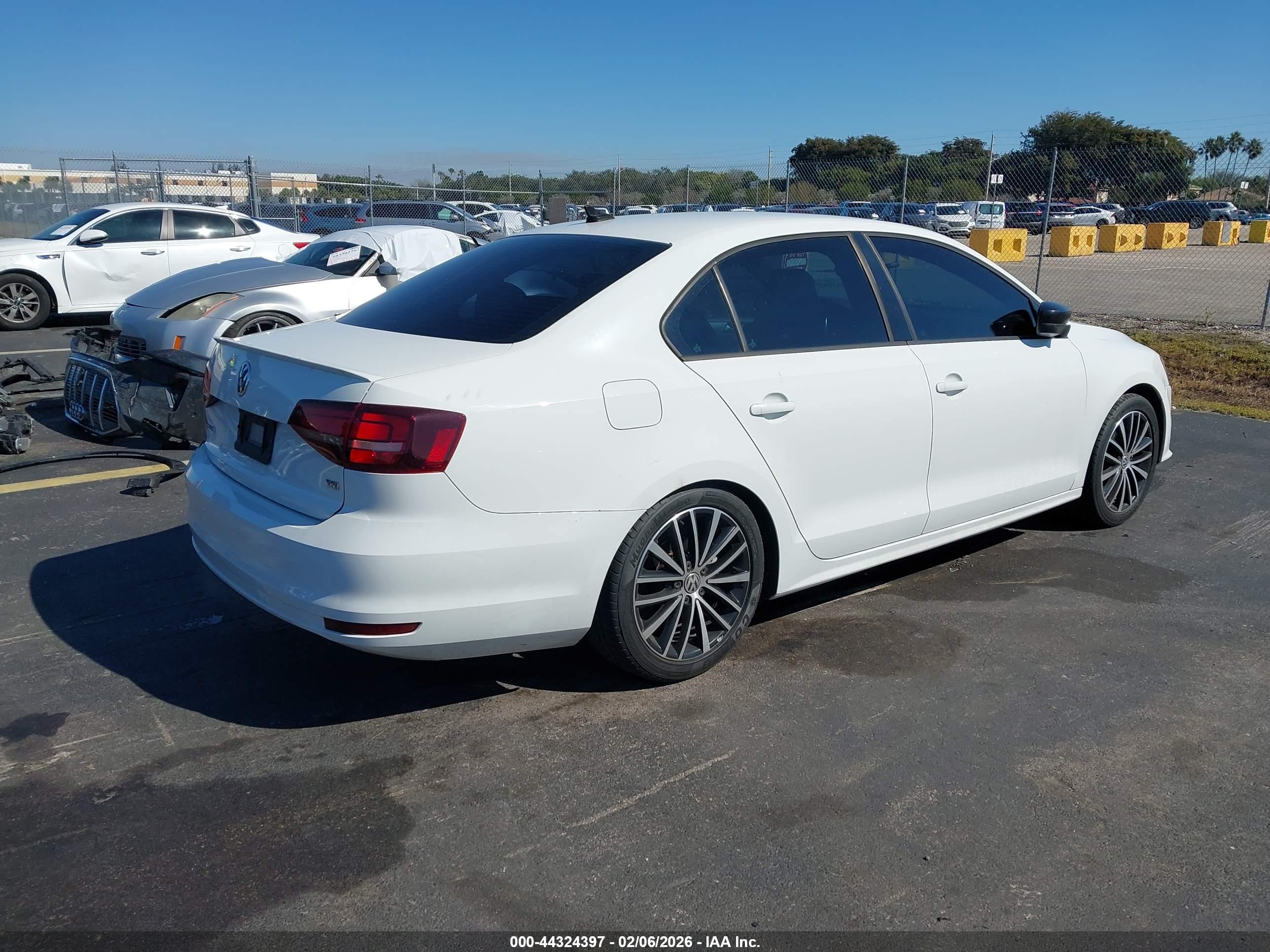 VOLKSWAGEN JETTA image 4