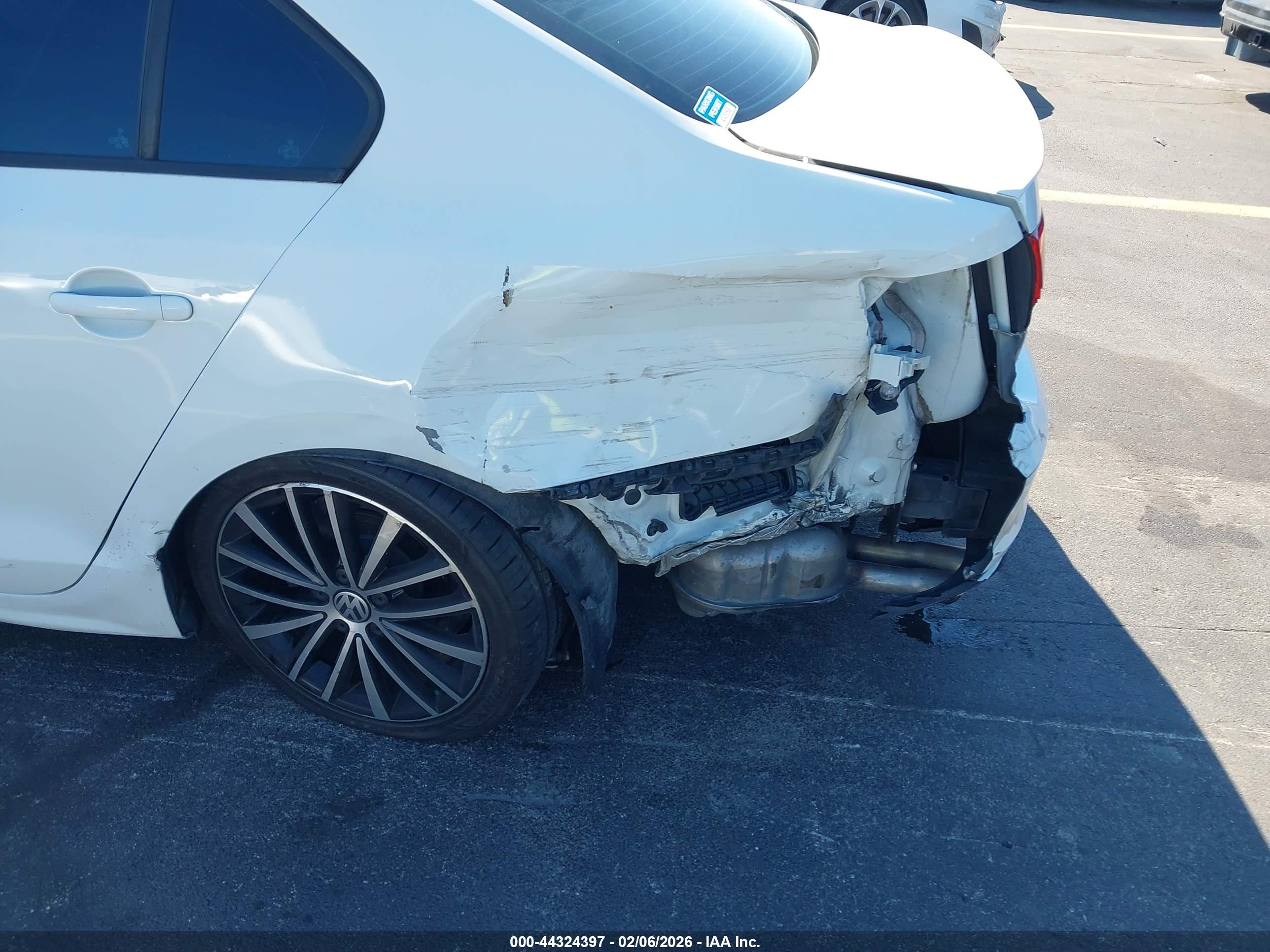 VOLKSWAGEN JETTA image 6