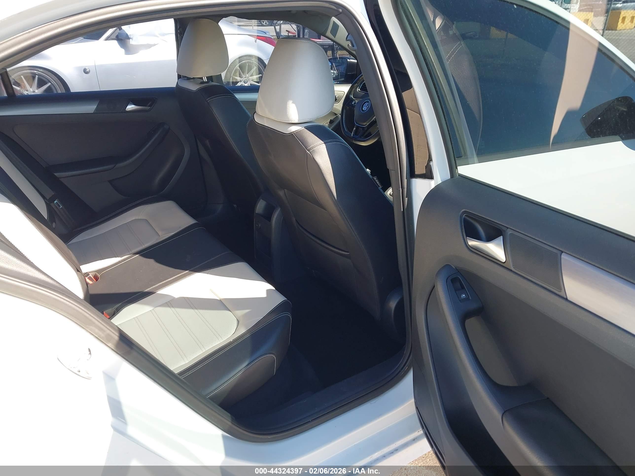 VOLKSWAGEN JETTA image 8