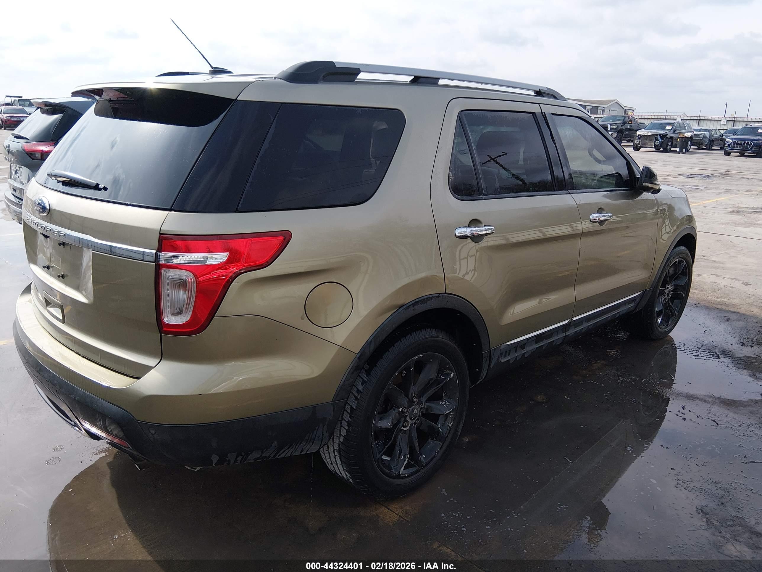 FORD EXPLORER image 4