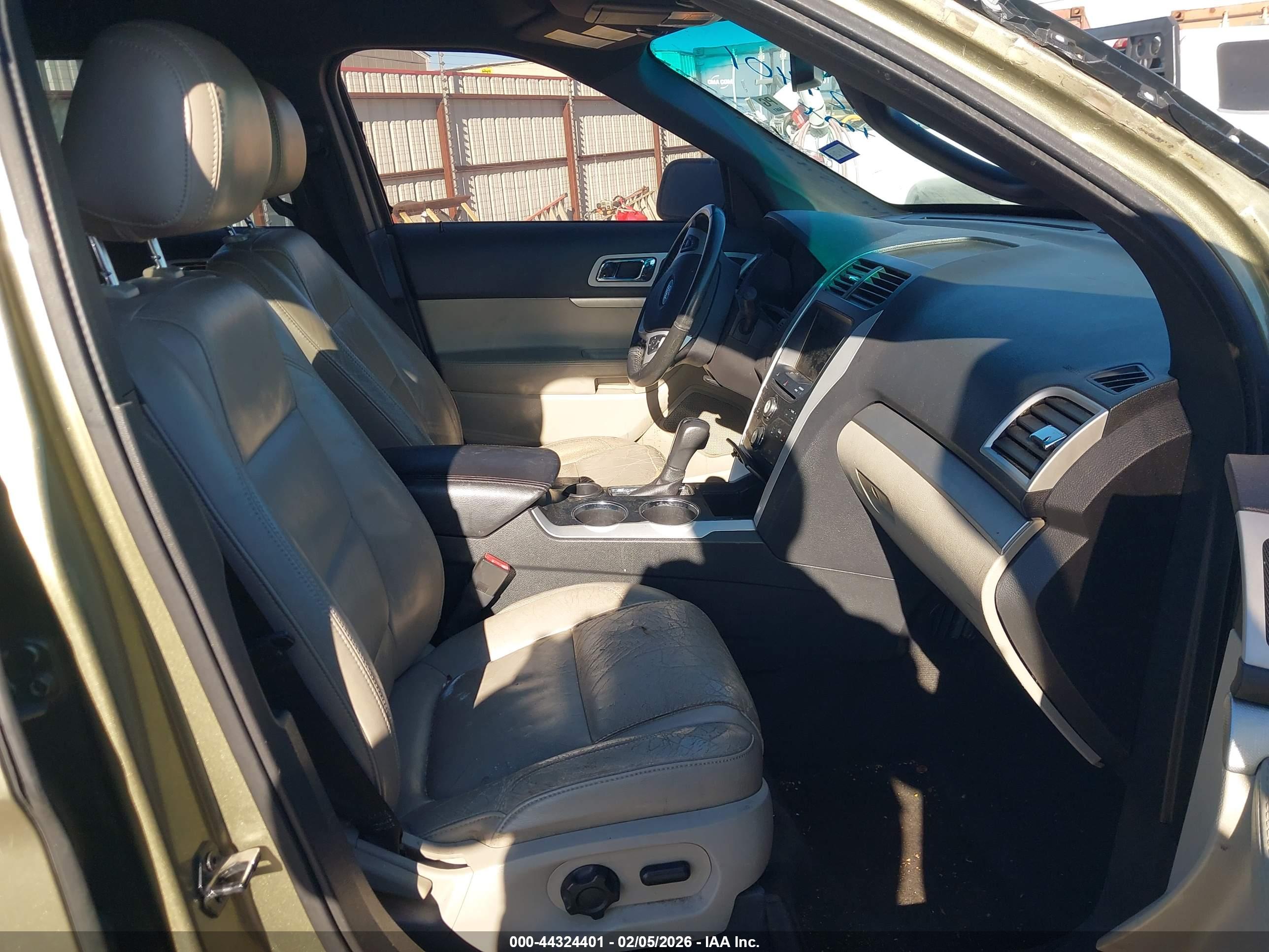 FORD EXPLORER image 5