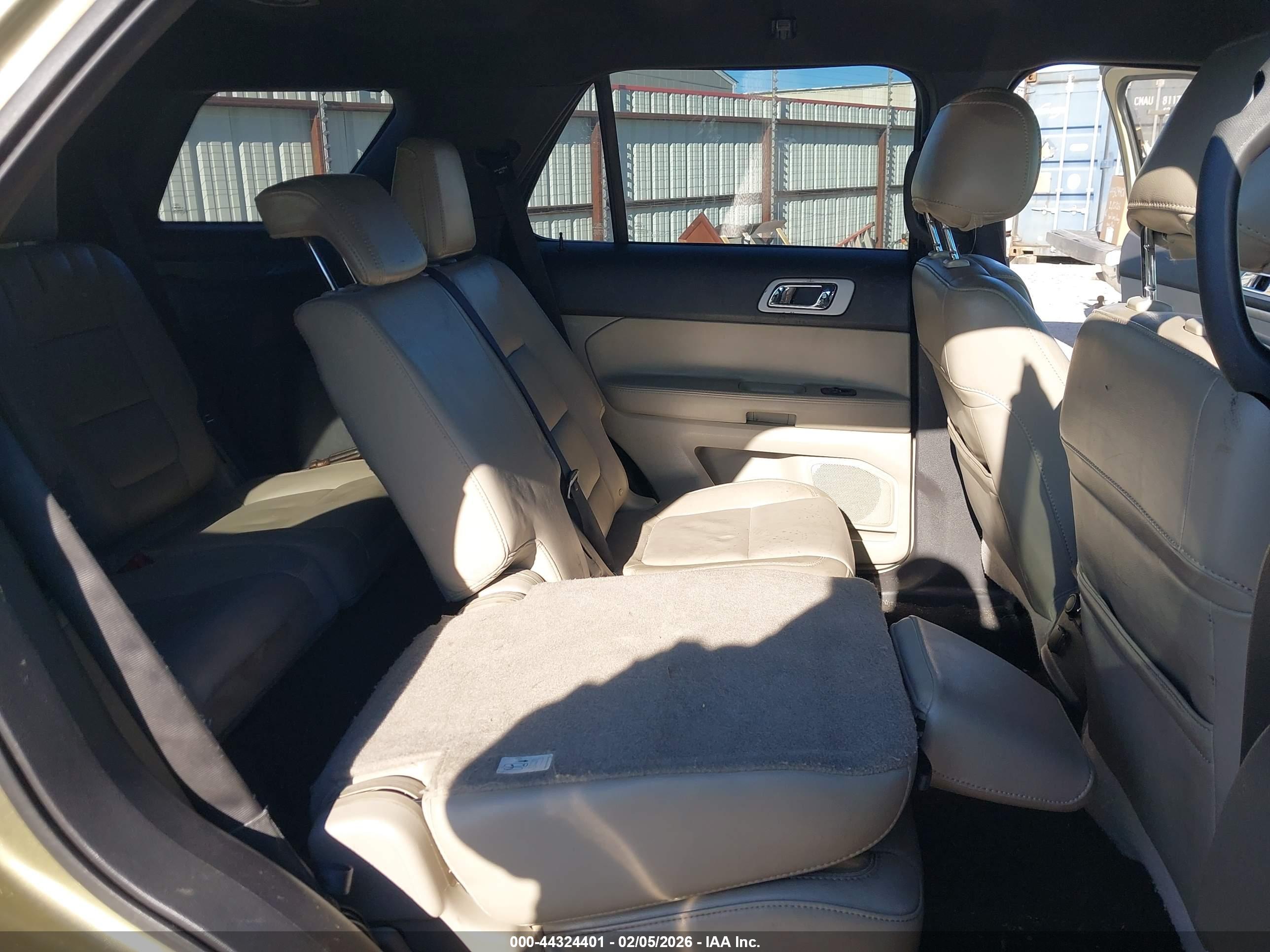 FORD EXPLORER image 8