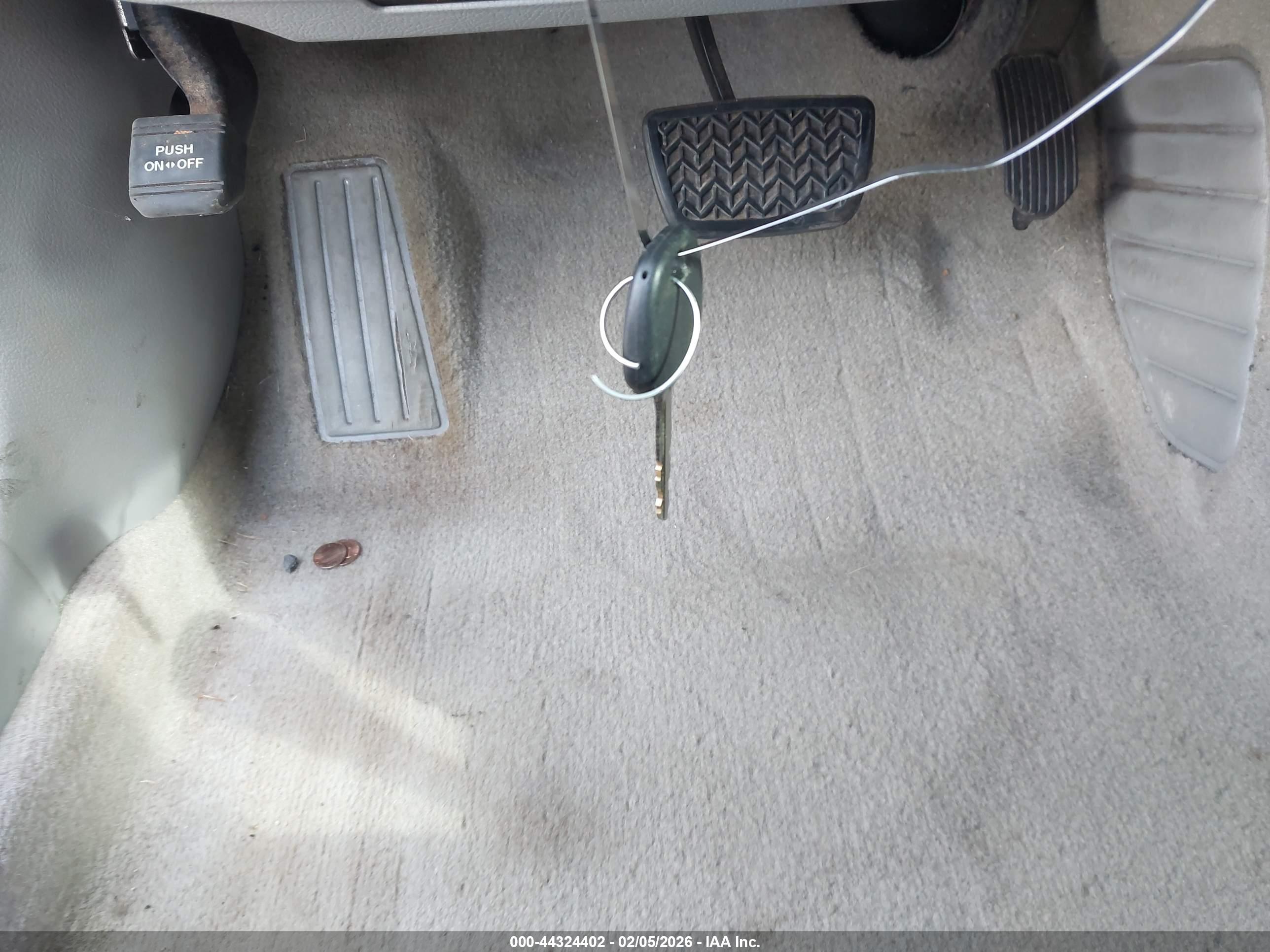TOYOTA CAMRY image 11