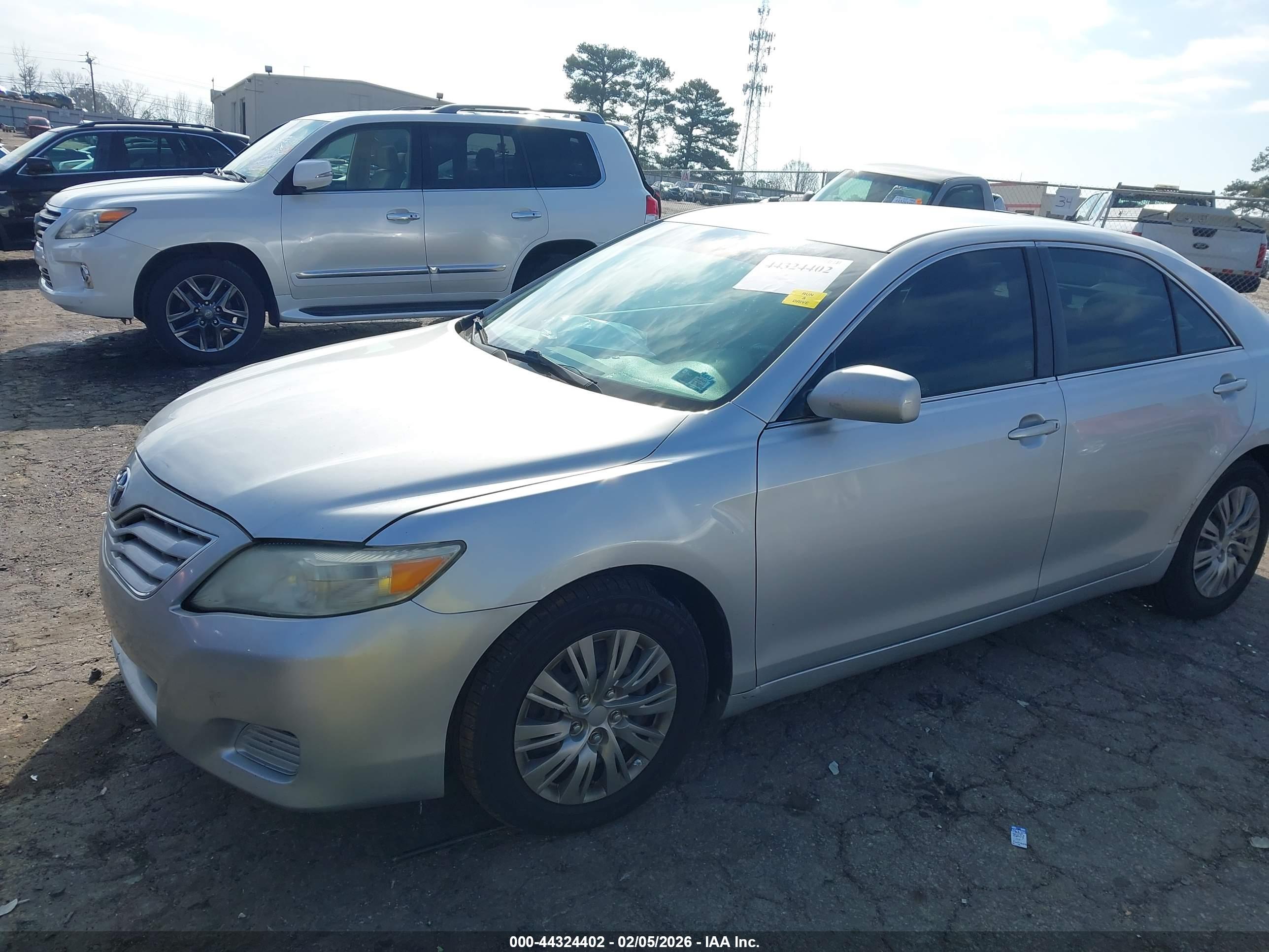 TOYOTA CAMRY image 2
