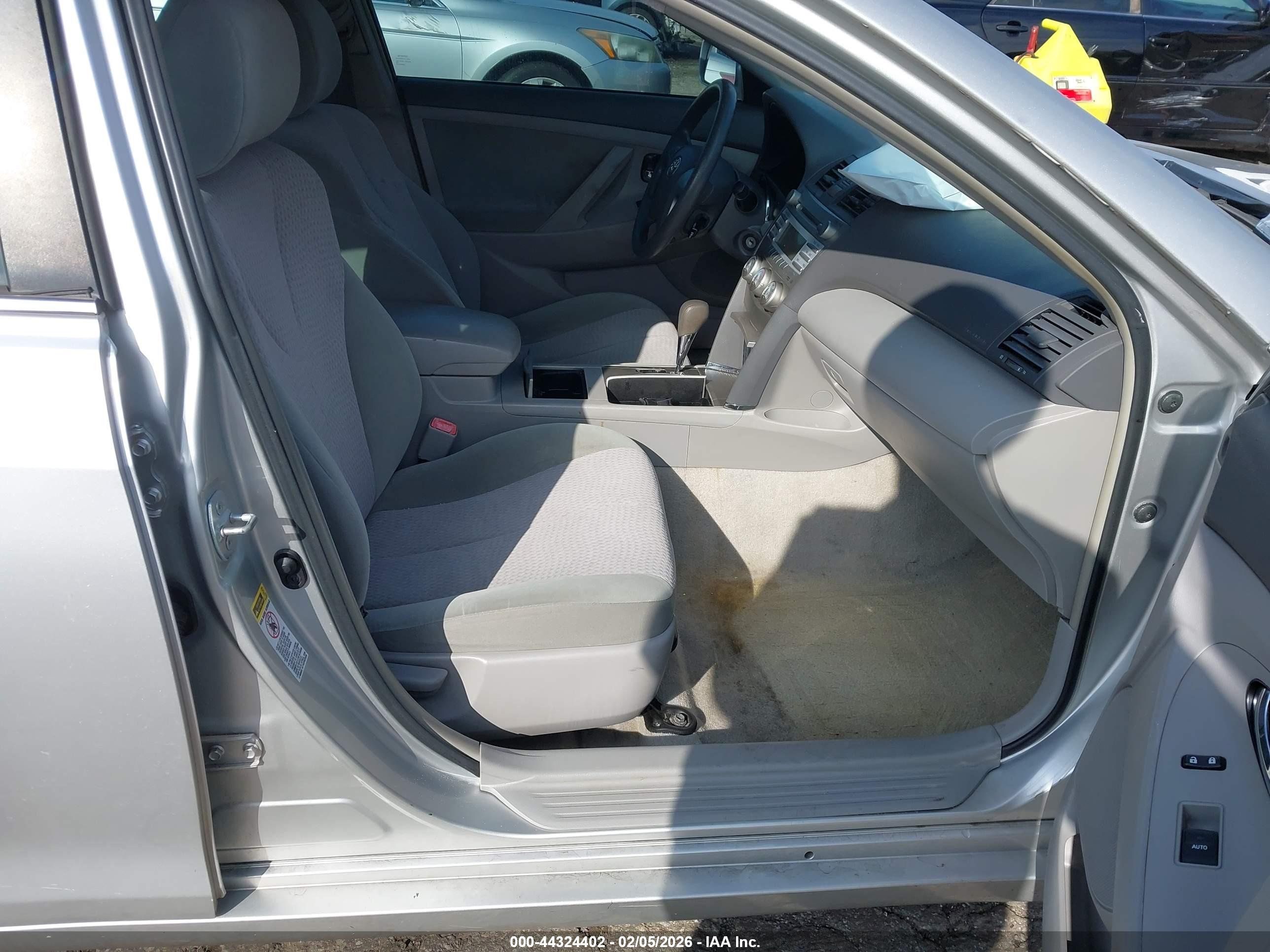 TOYOTA CAMRY image 5