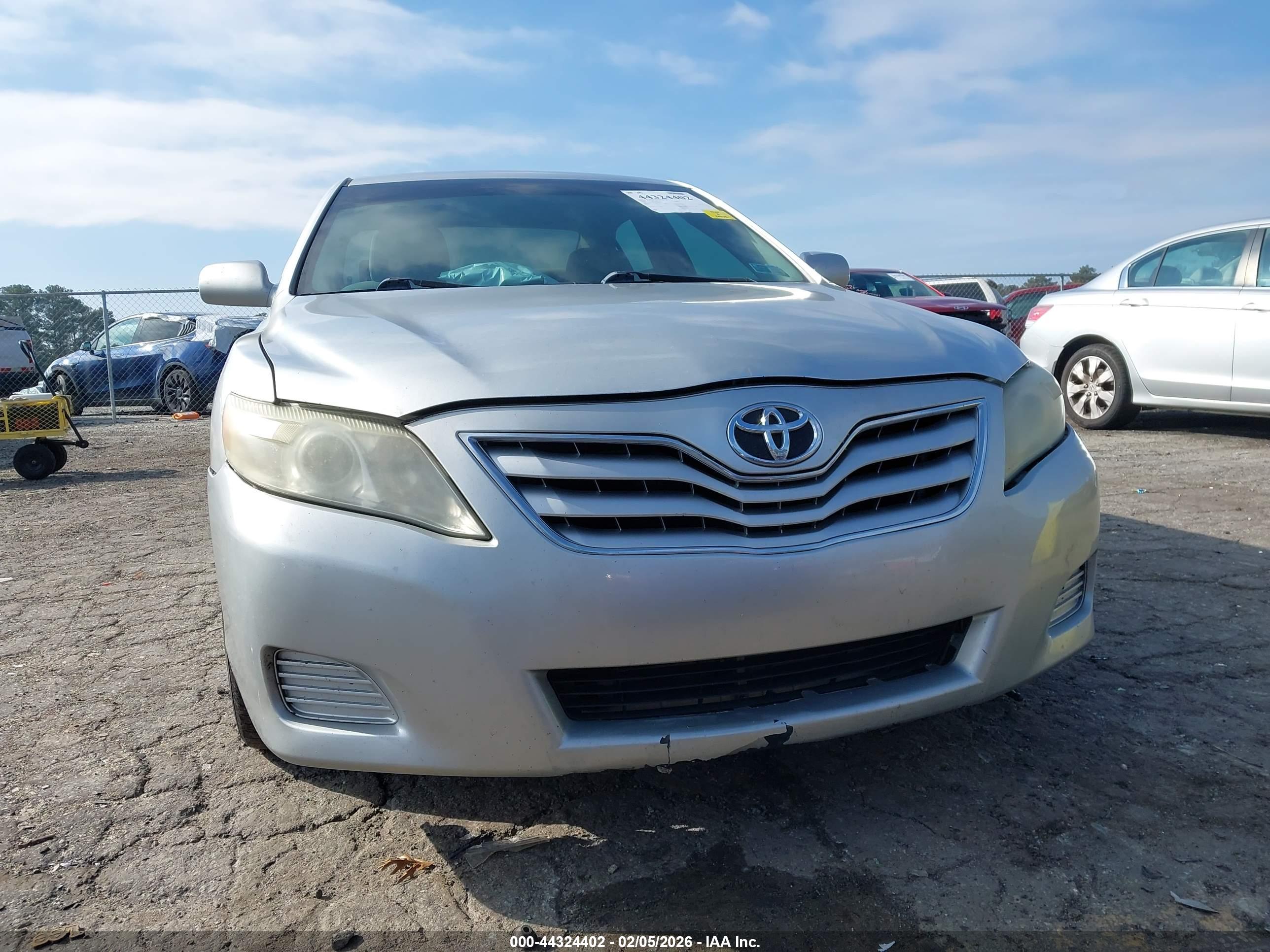 TOYOTA CAMRY image 6