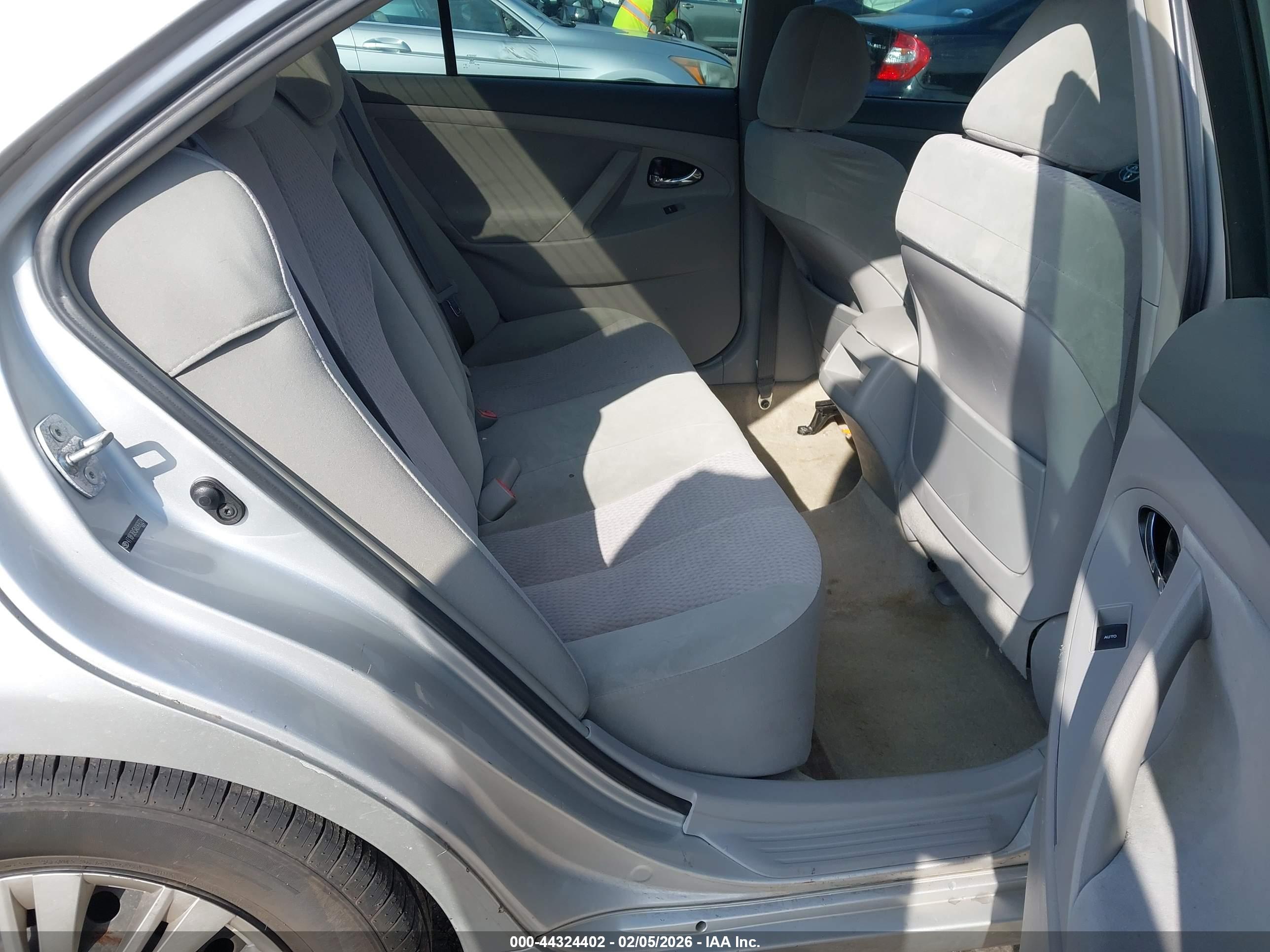 TOYOTA CAMRY image 8