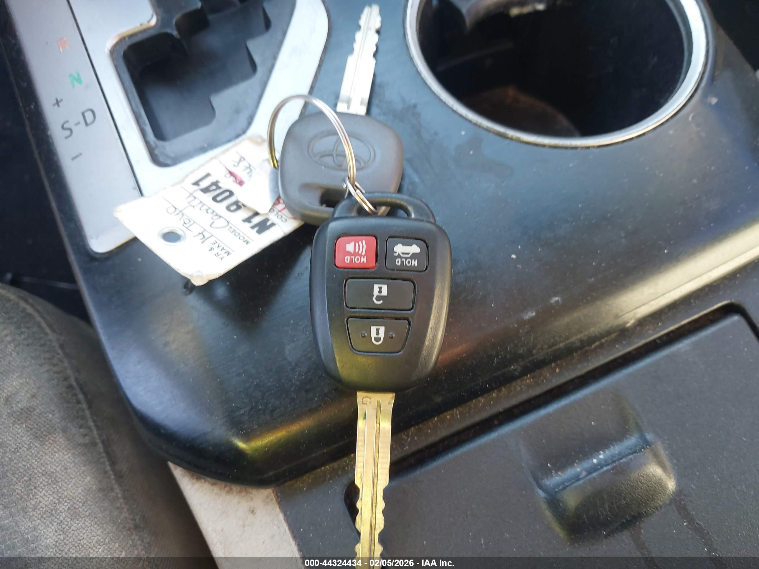TOYOTA CAMRY image 11