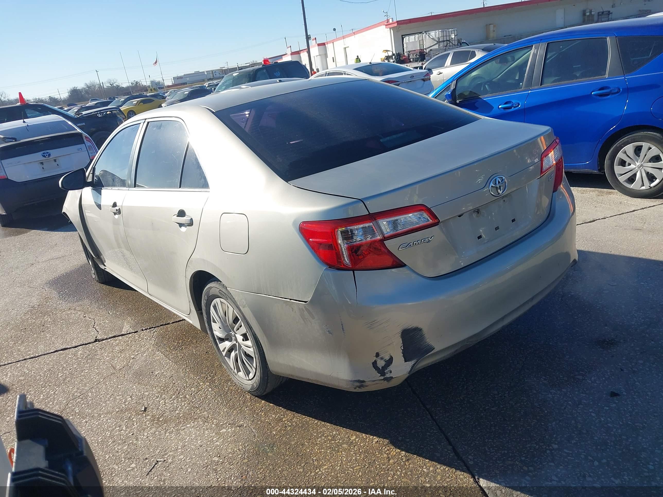 TOYOTA CAMRY image 3