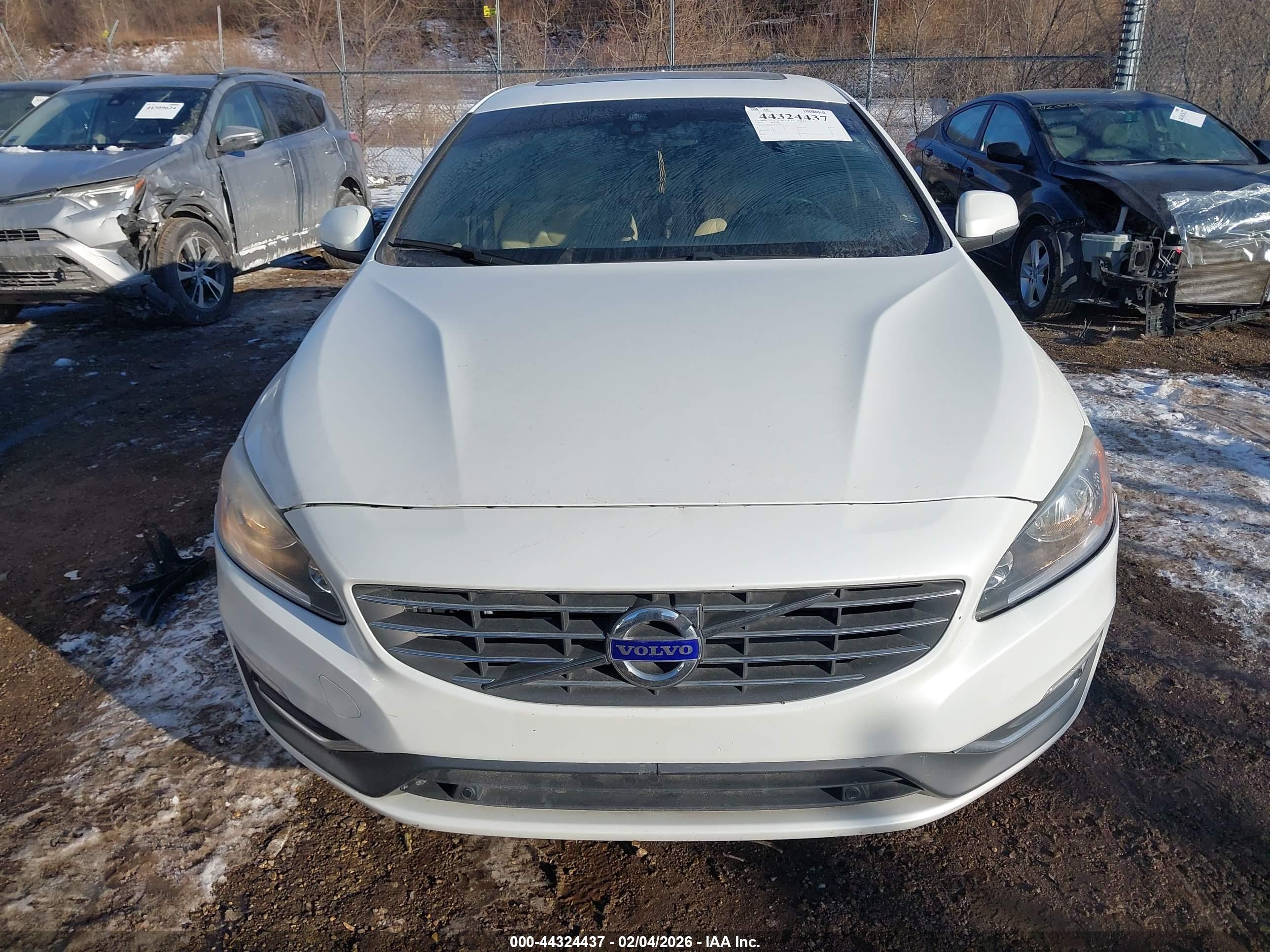 VOLVO S60 image 6