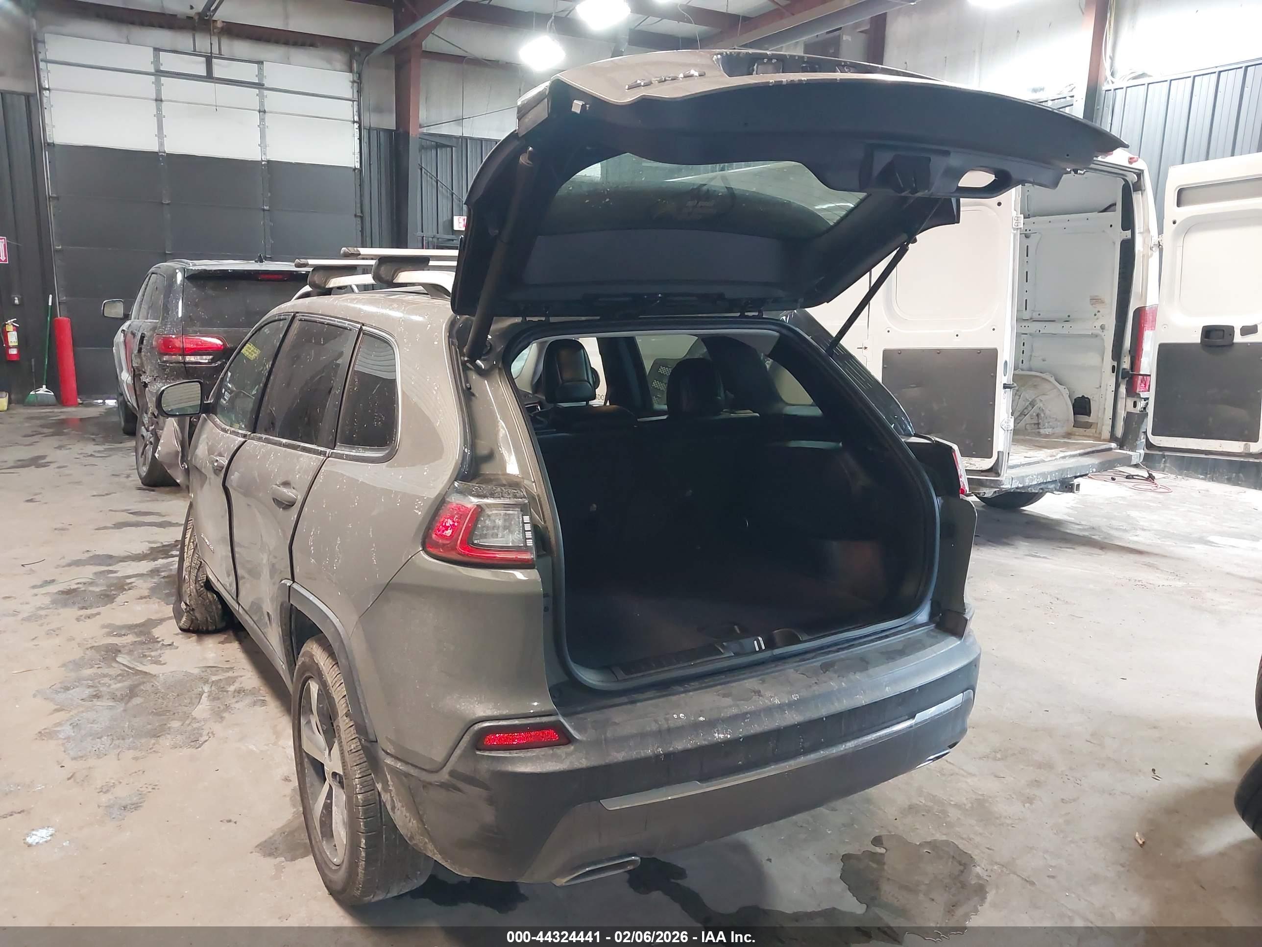 JEEP CHEROKEE image 3