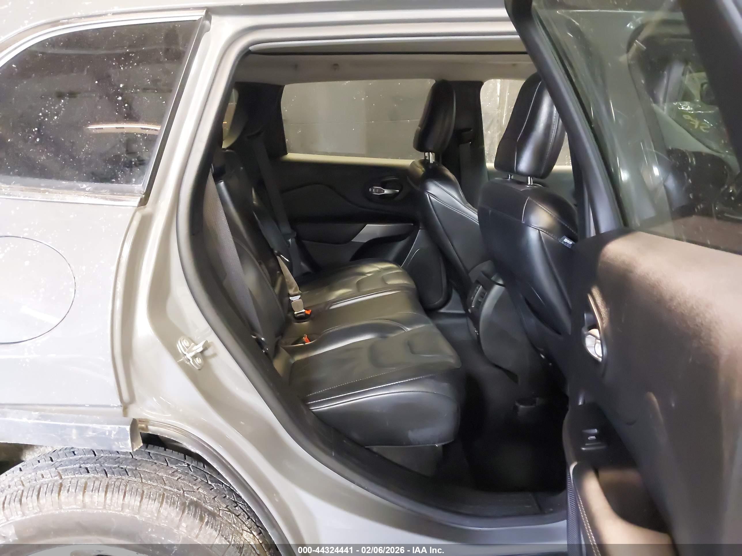 JEEP CHEROKEE image 8