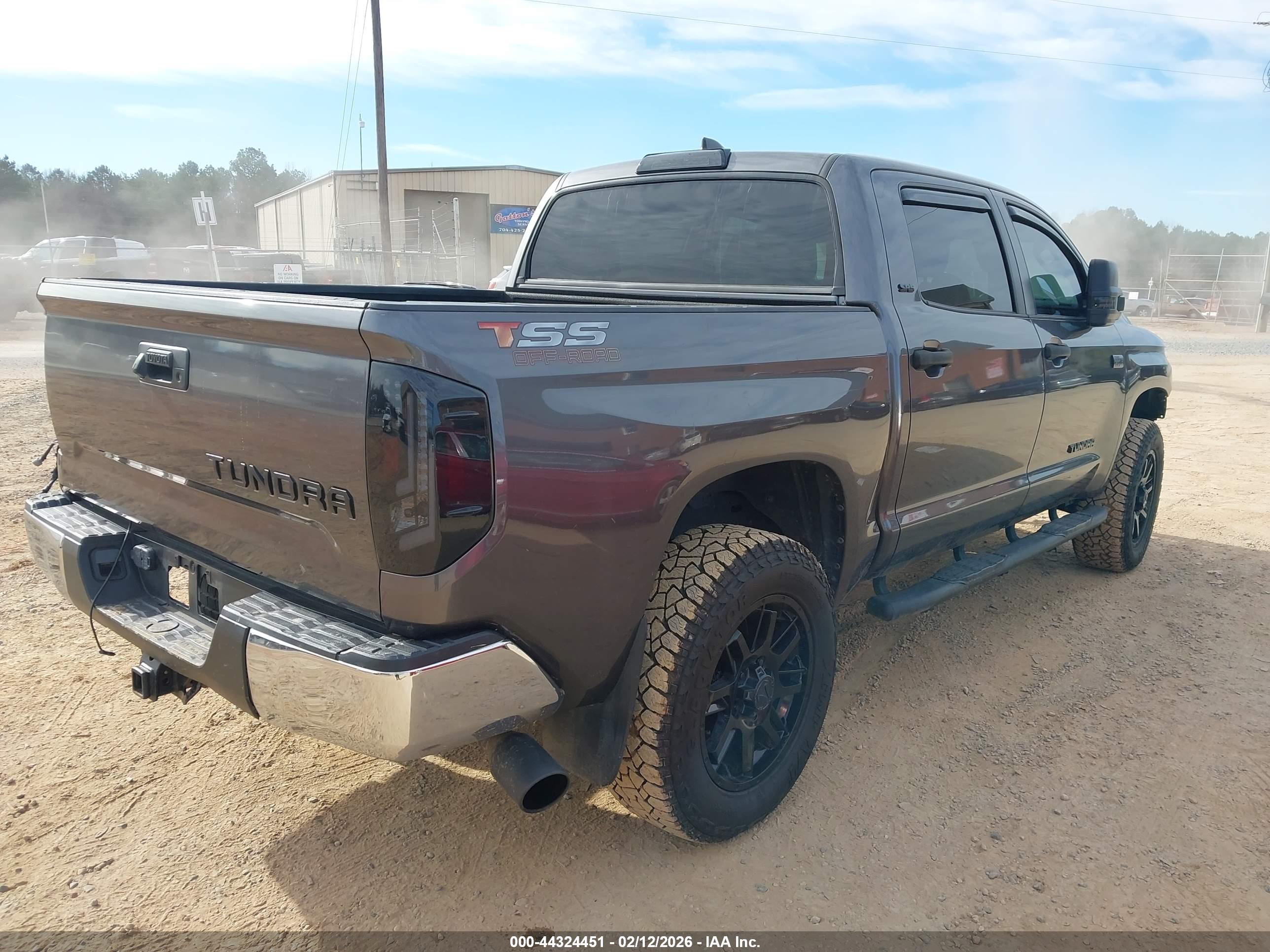 TOYOTA TUNDRA image 4