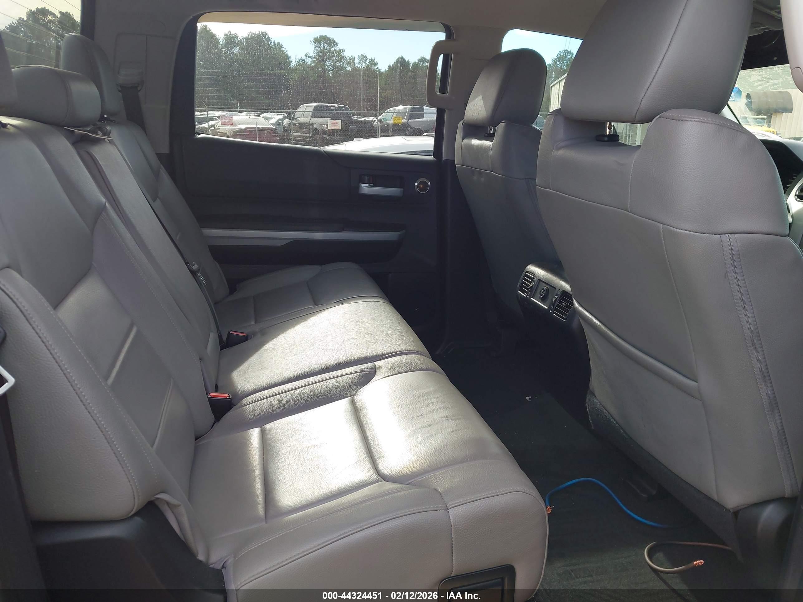 TOYOTA TUNDRA image 8