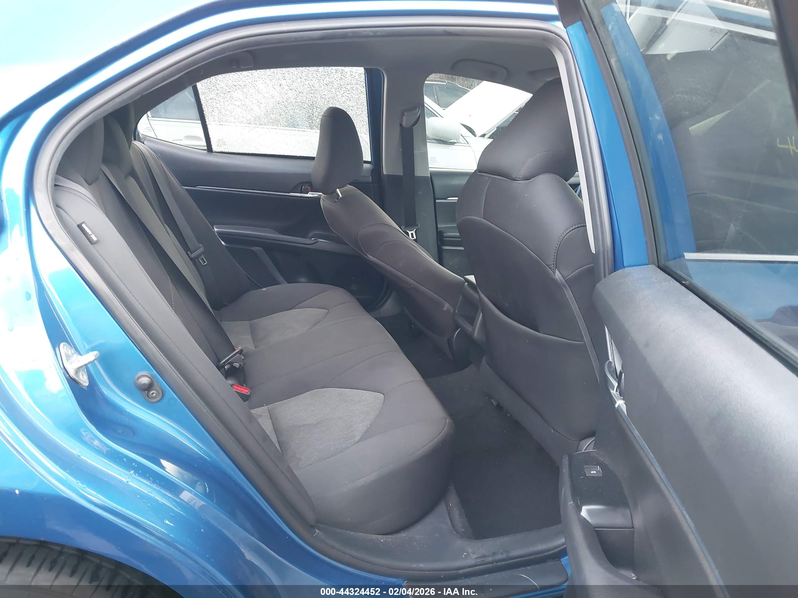 TOYOTA CAMRY image 8
