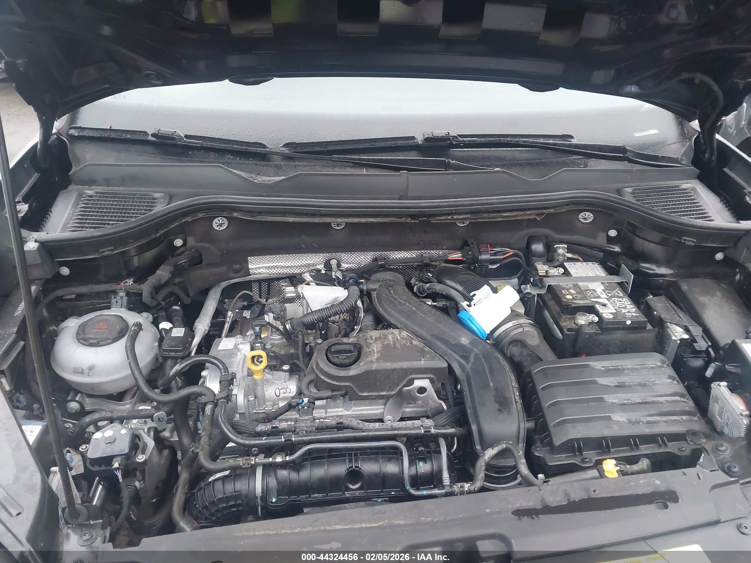 VOLKSWAGEN TAOS image 10