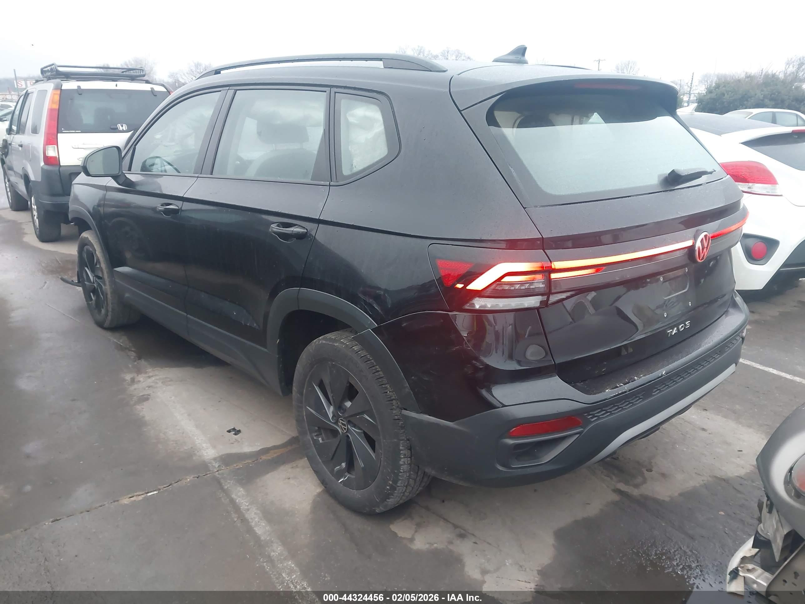 VOLKSWAGEN TAOS image 3