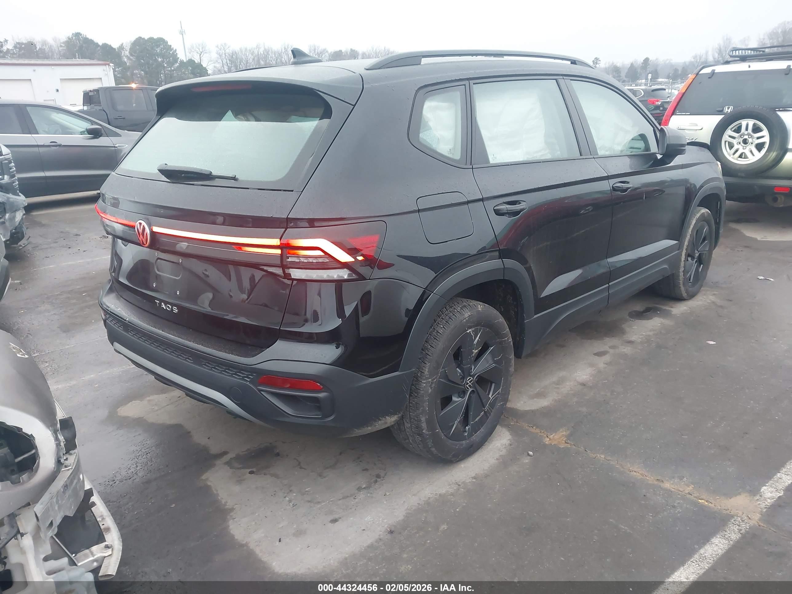 VOLKSWAGEN TAOS image 4
