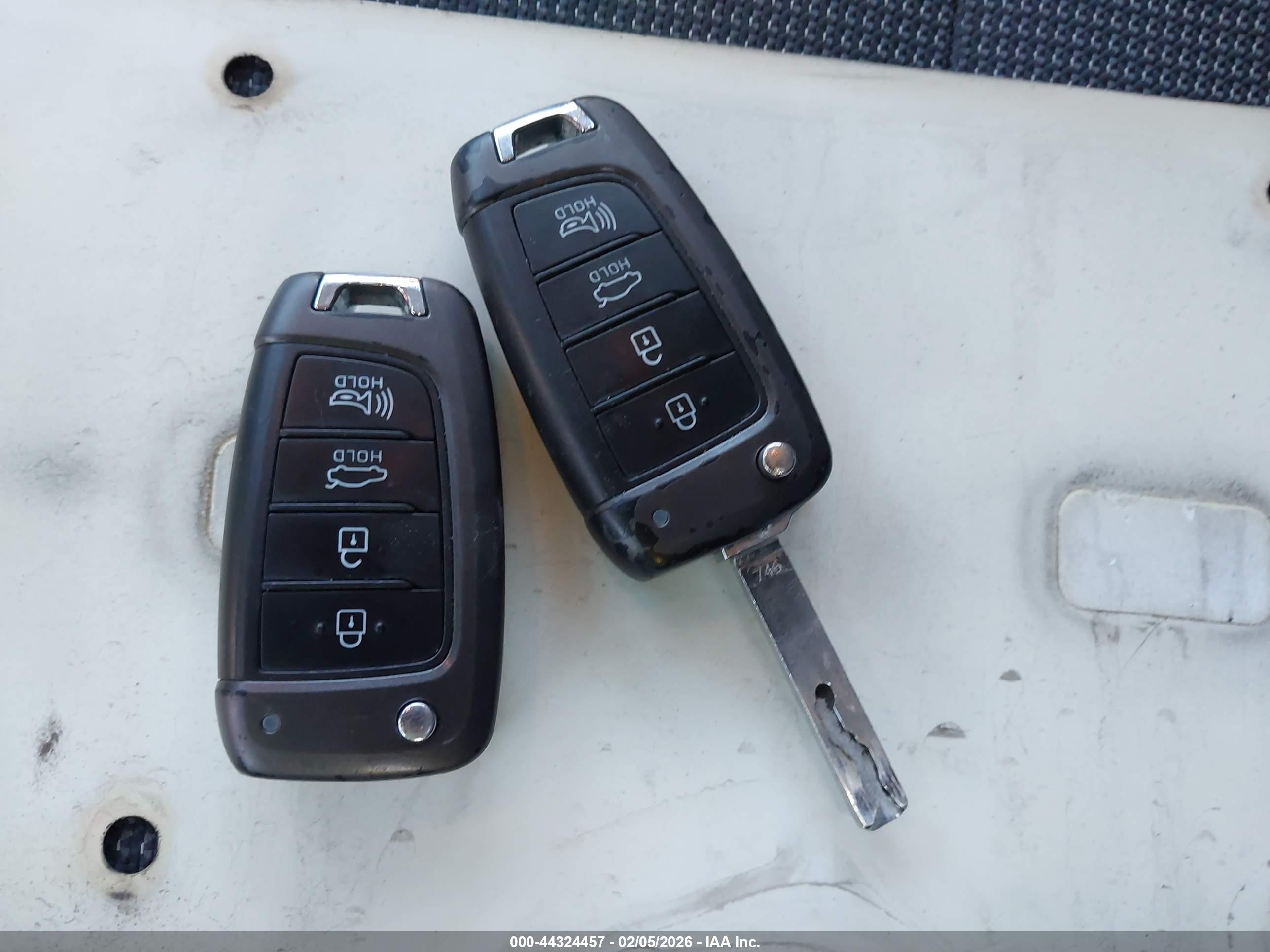HYUNDAI ACCENT image 11
