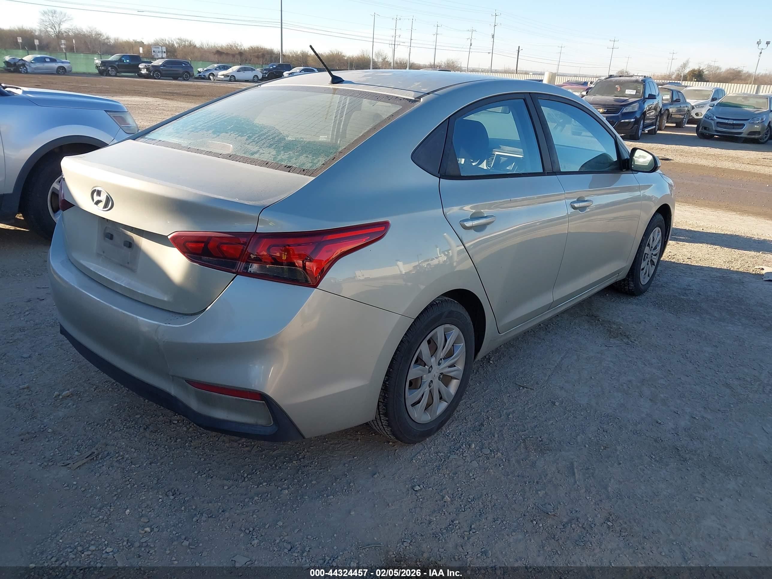 HYUNDAI ACCENT image 4