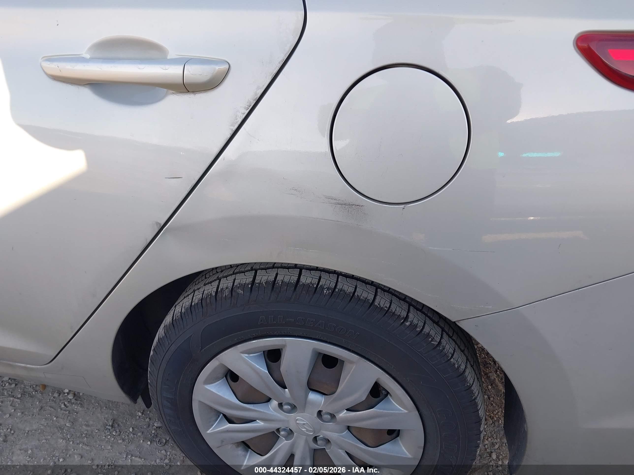 HYUNDAI ACCENT image 6