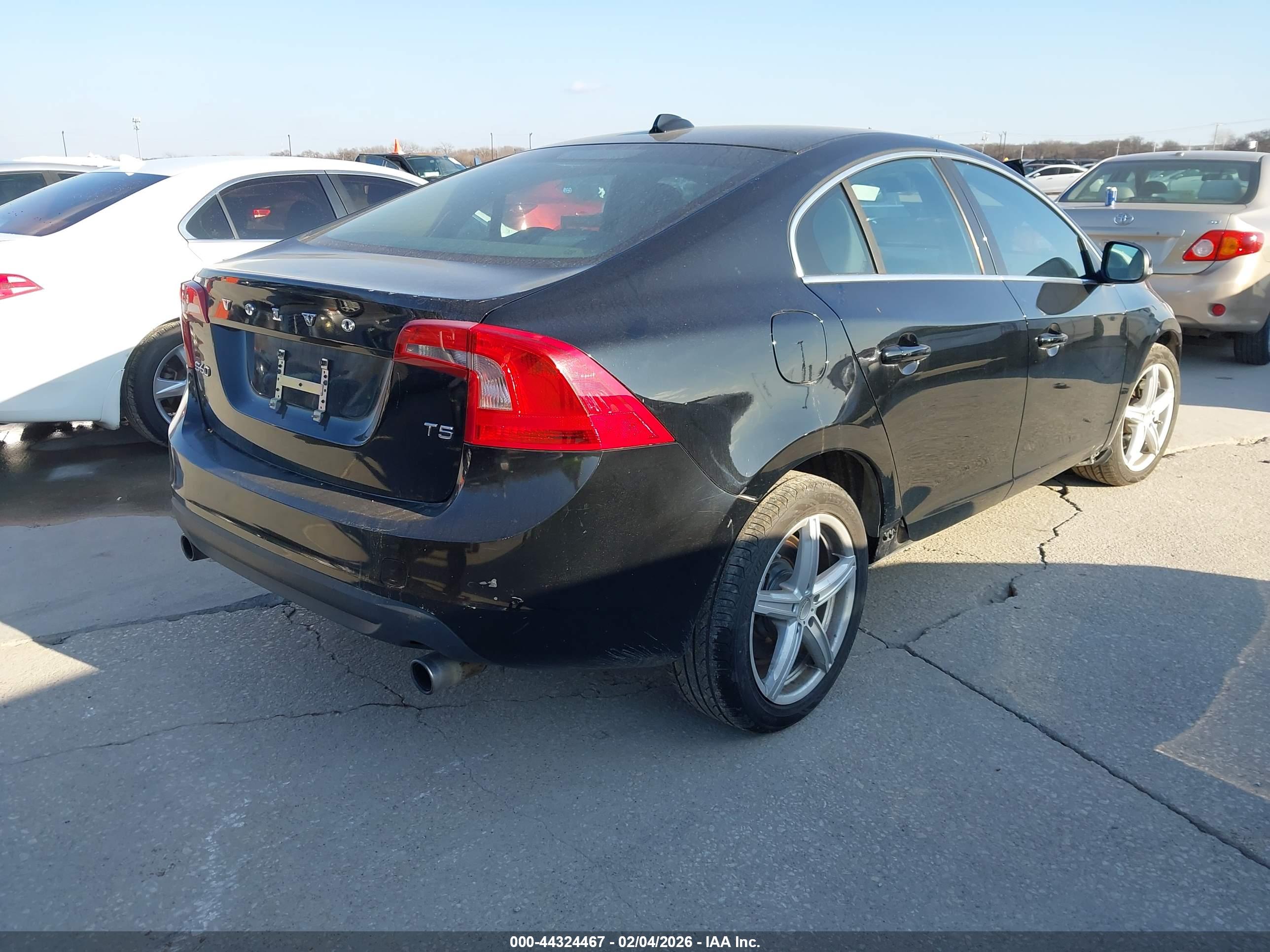 VOLVO S60 image 4