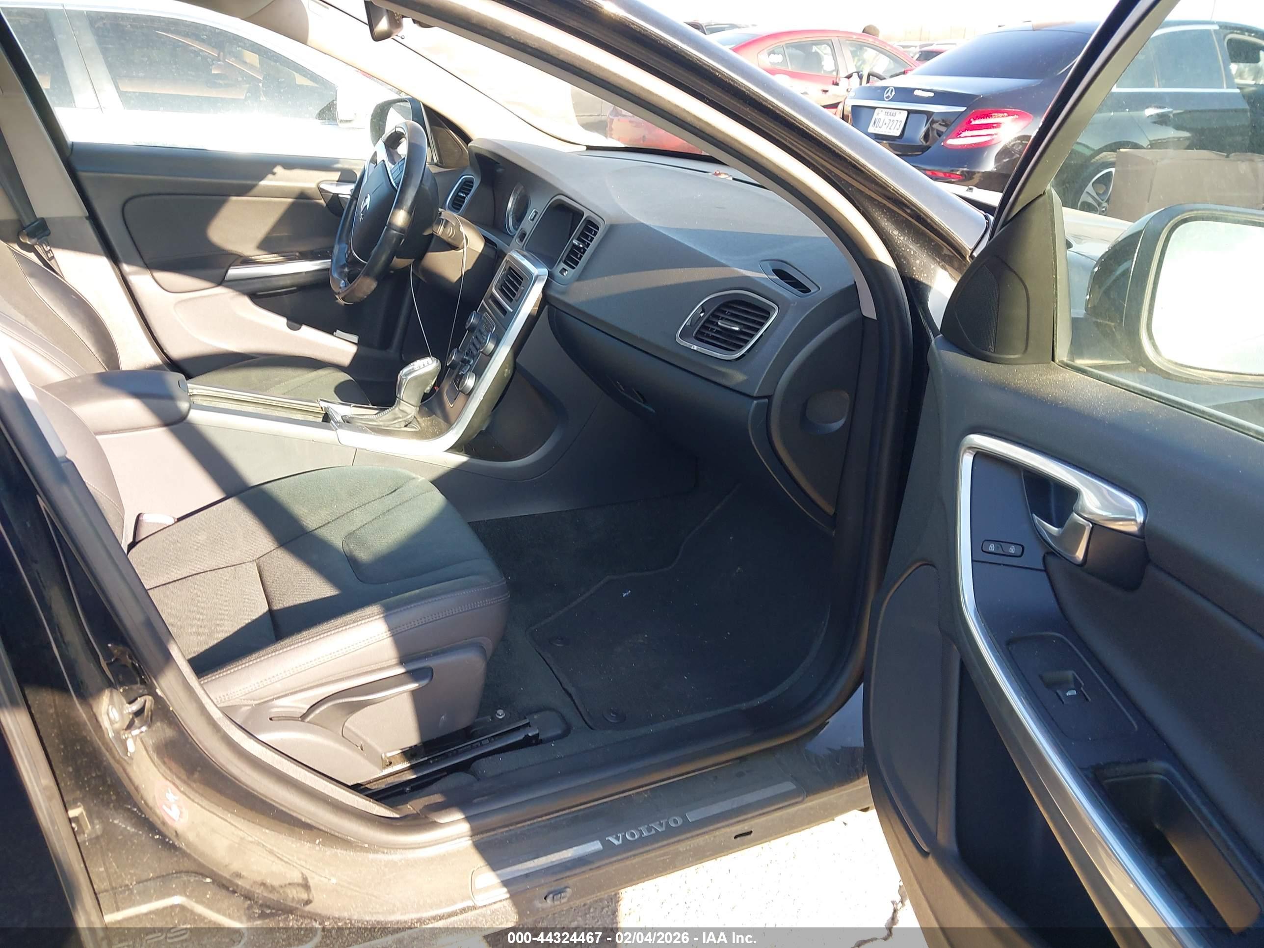VOLVO S60 image 5
