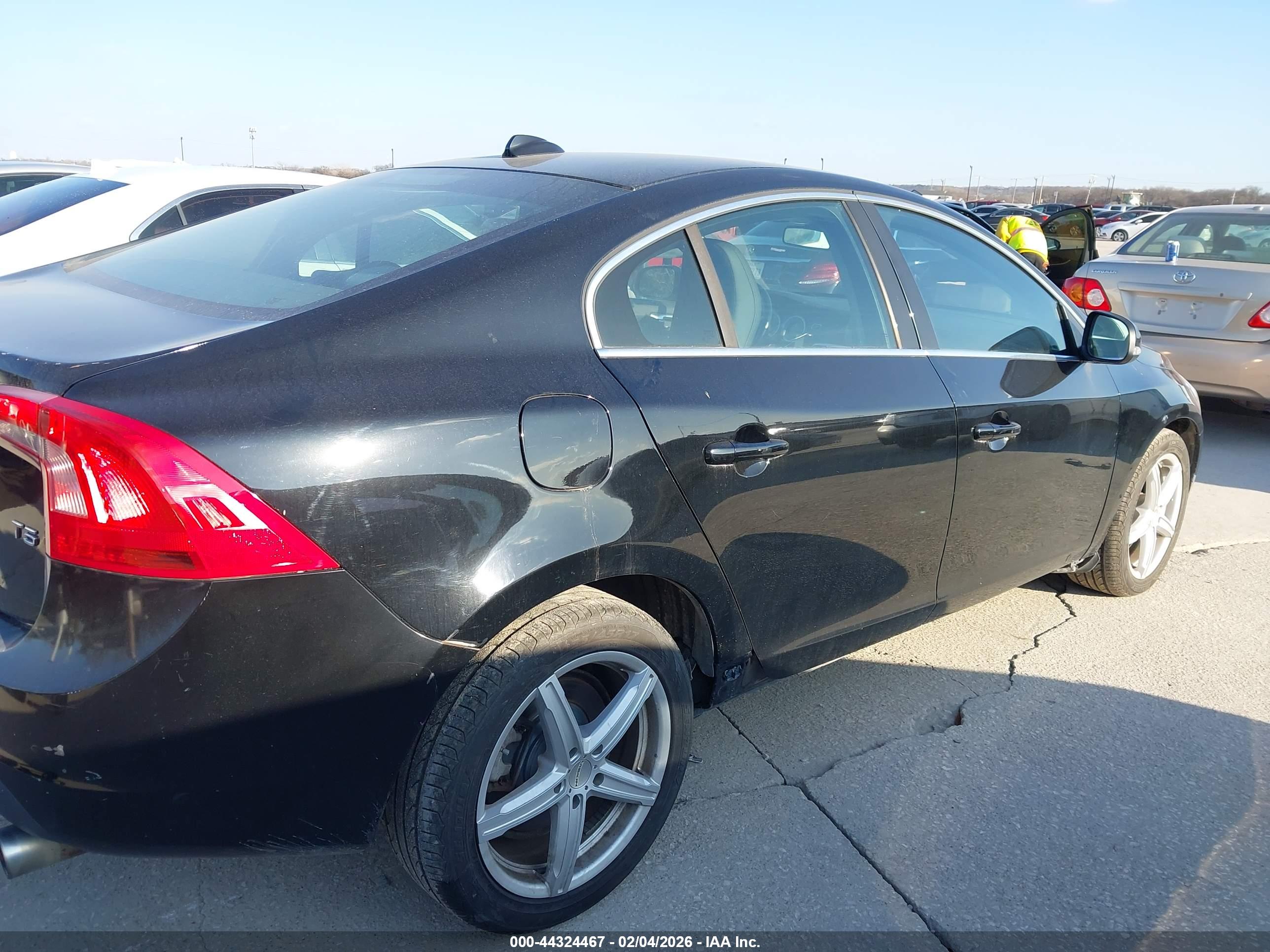 VOLVO S60 image 6