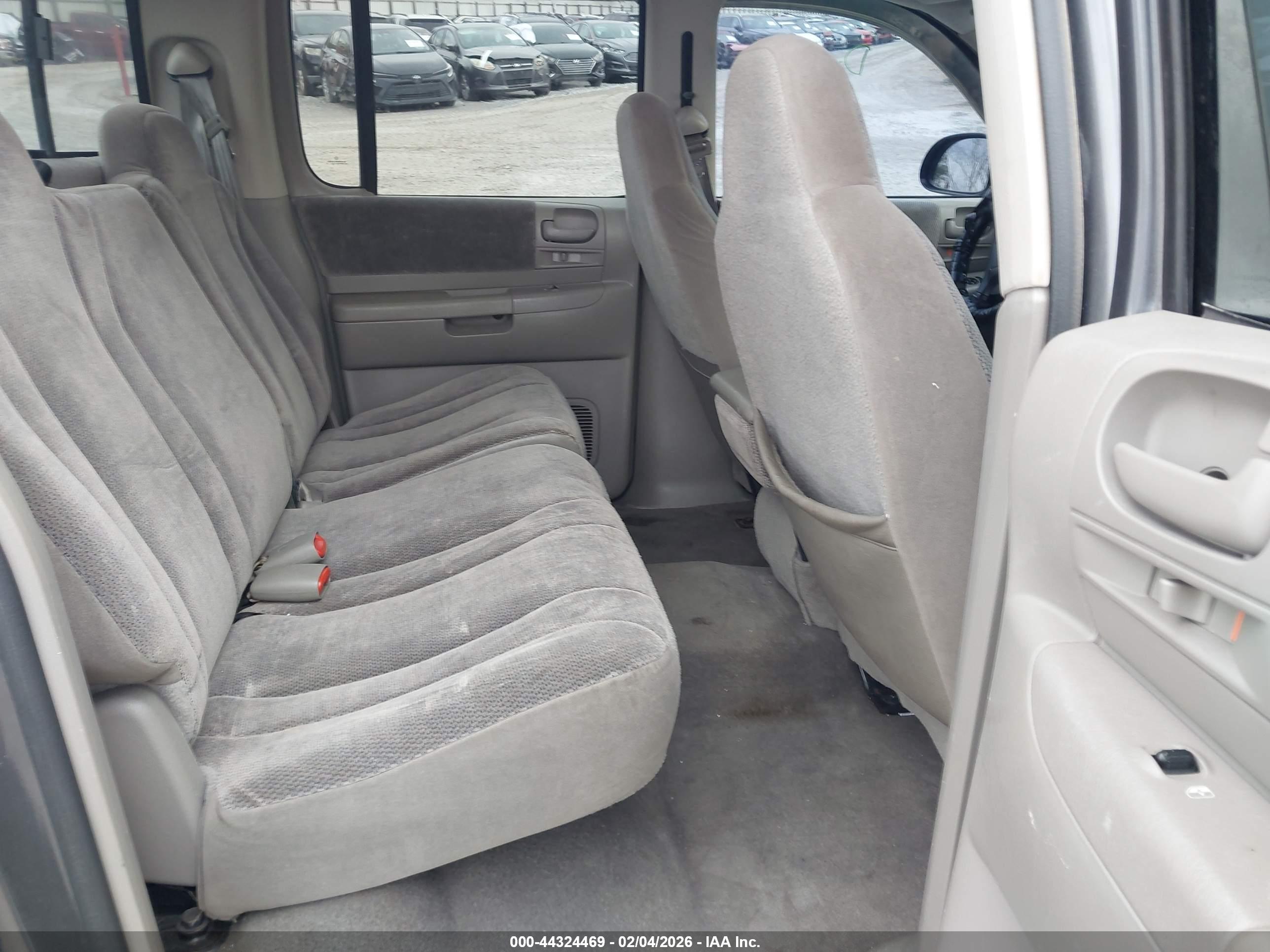 DODGE DAKOTA image 8