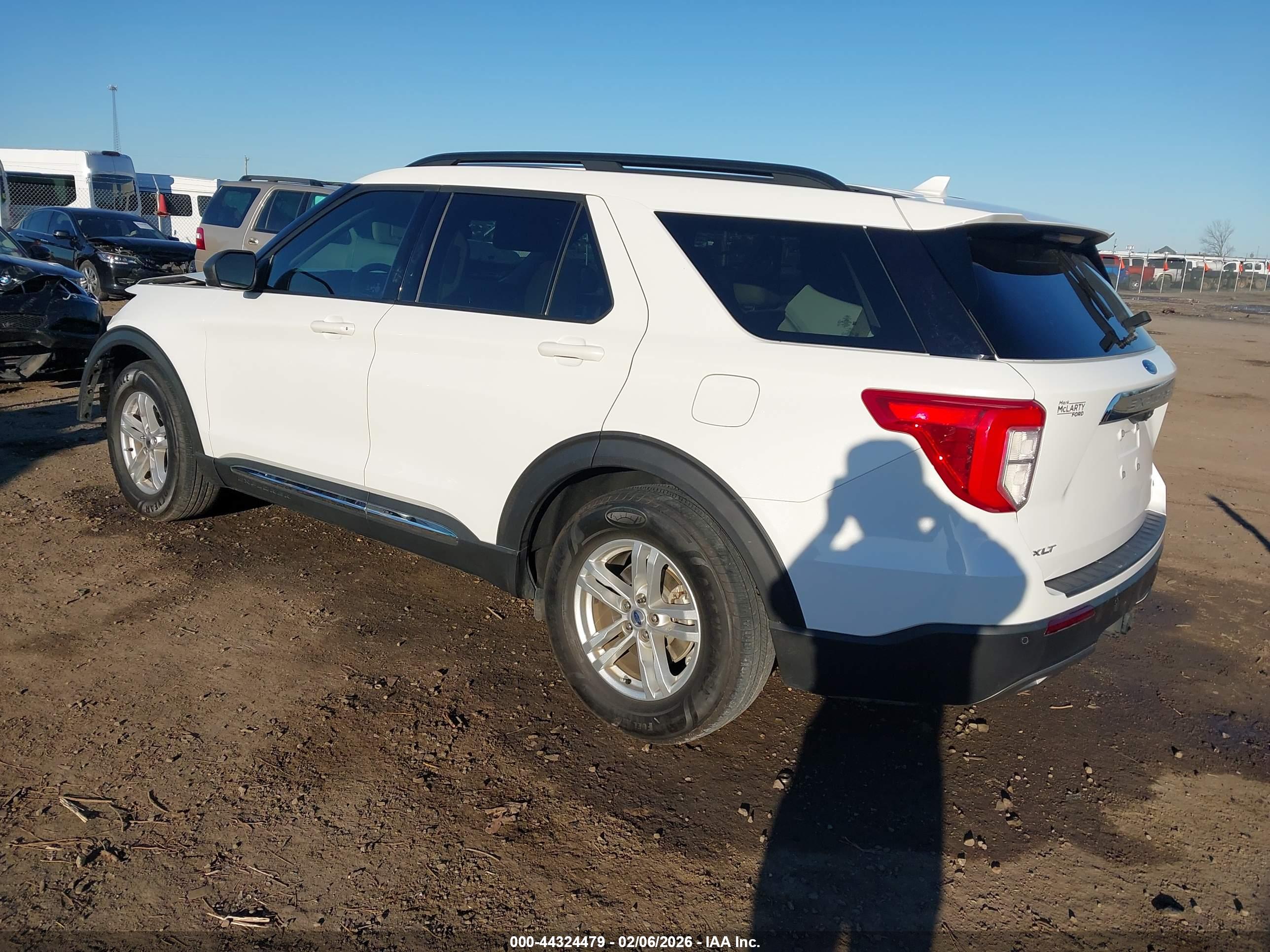 FORD EXPLORER image 3