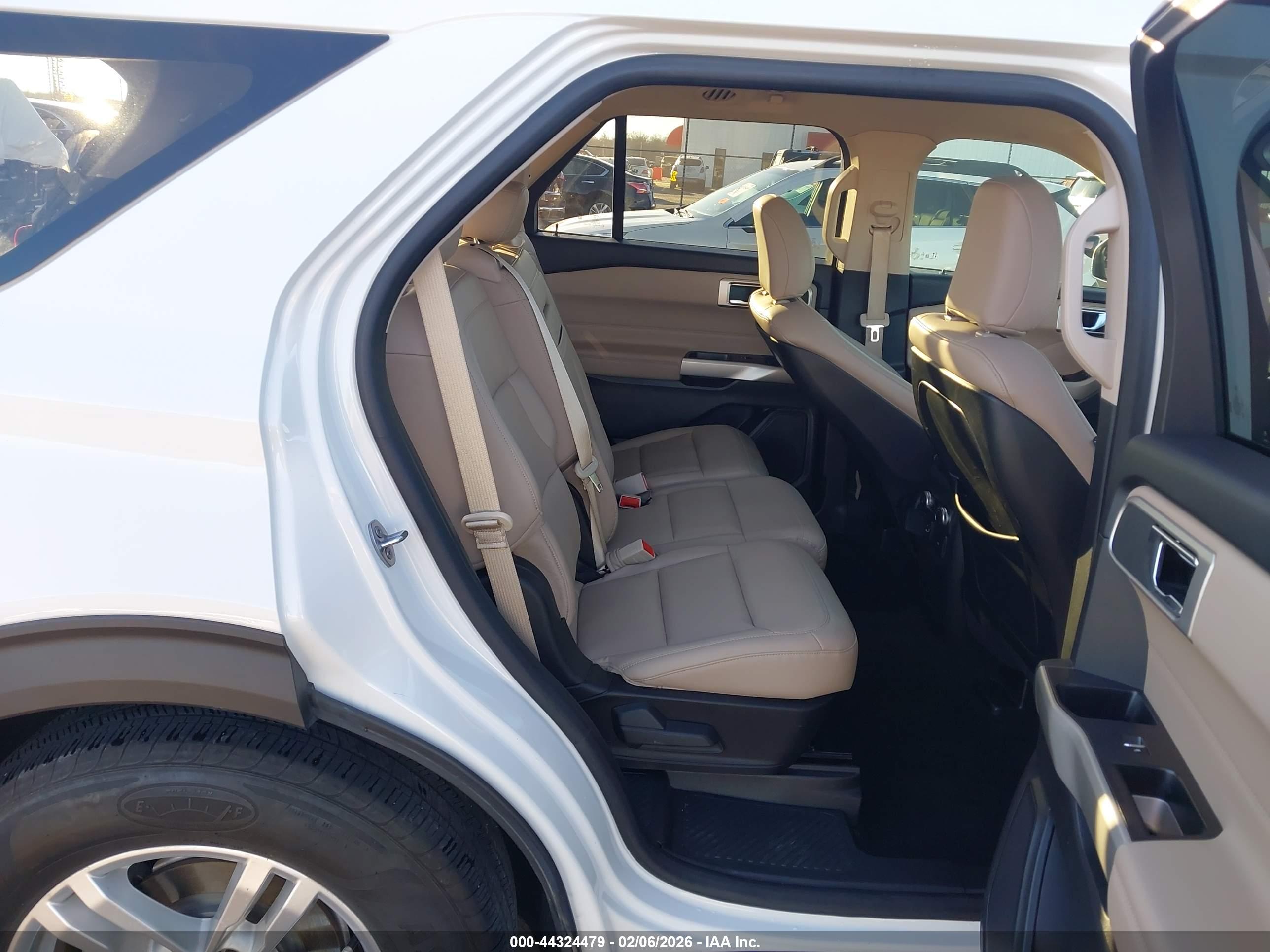 FORD EXPLORER image 8