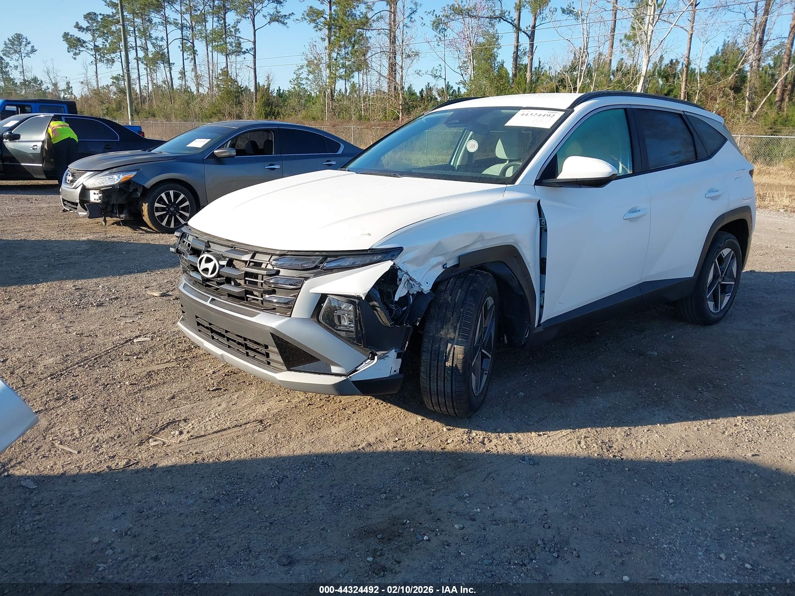 HYUNDAI TUCSON image 2
