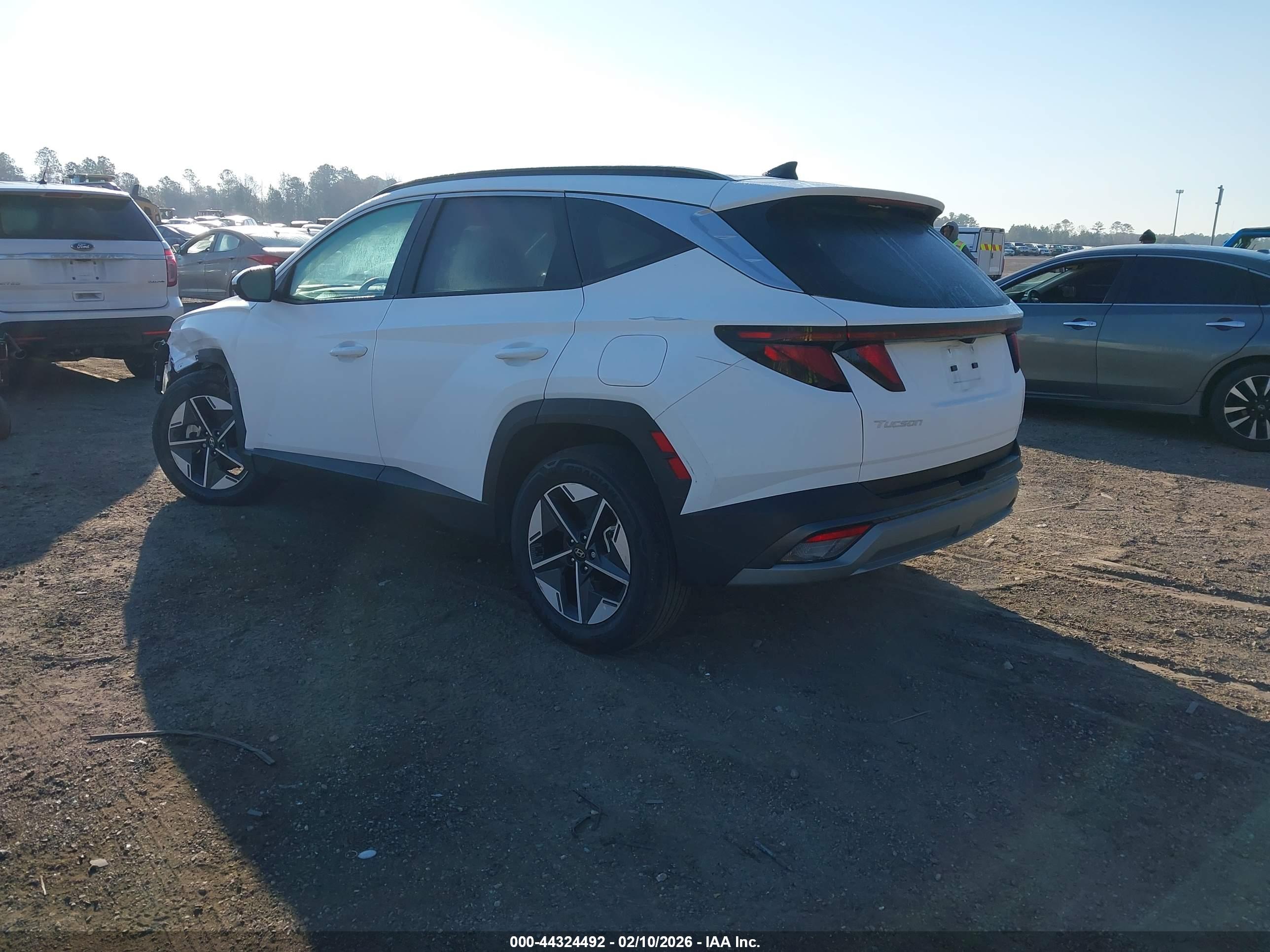 HYUNDAI TUCSON image 3