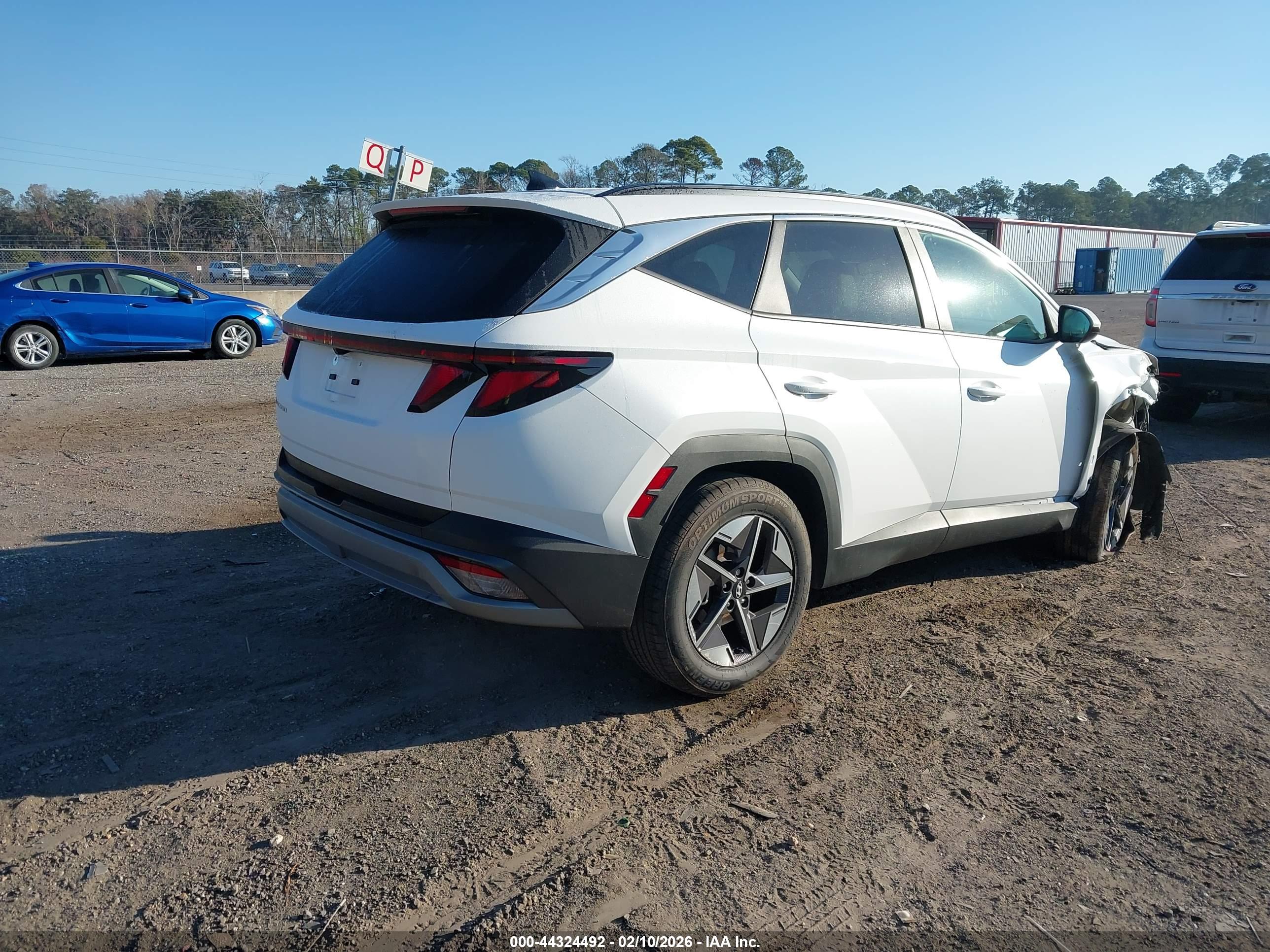HYUNDAI TUCSON image 4