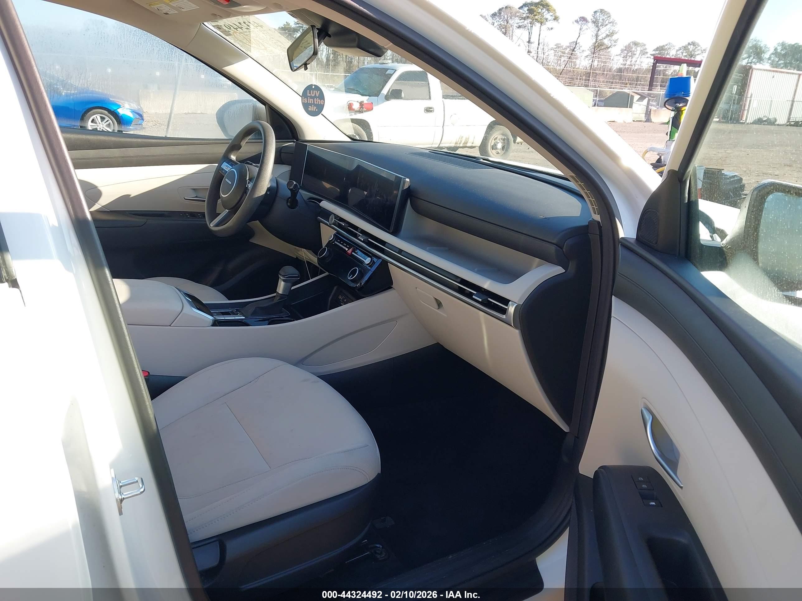 HYUNDAI TUCSON image 5