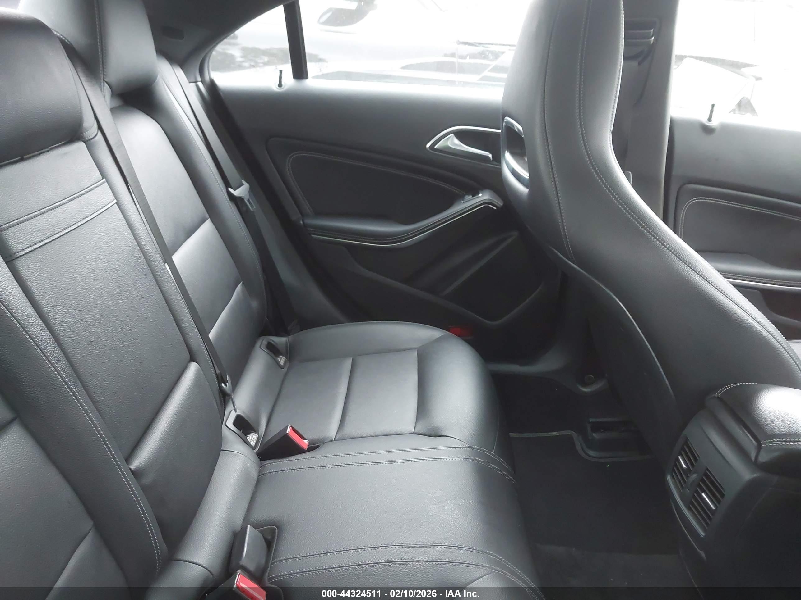 MERCEDES-BENZ CLA image 8