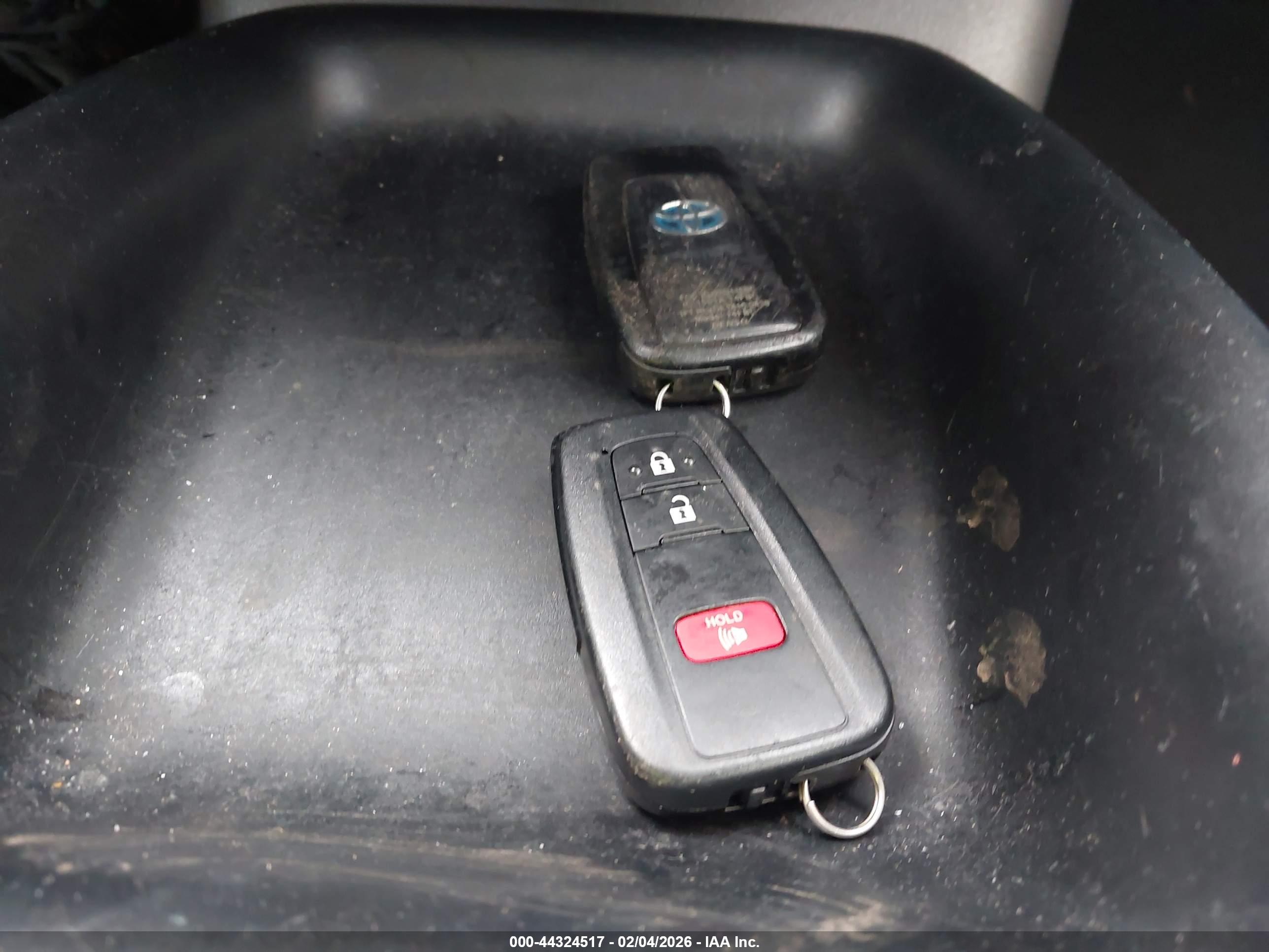 TOYOTA PRIUS image 11