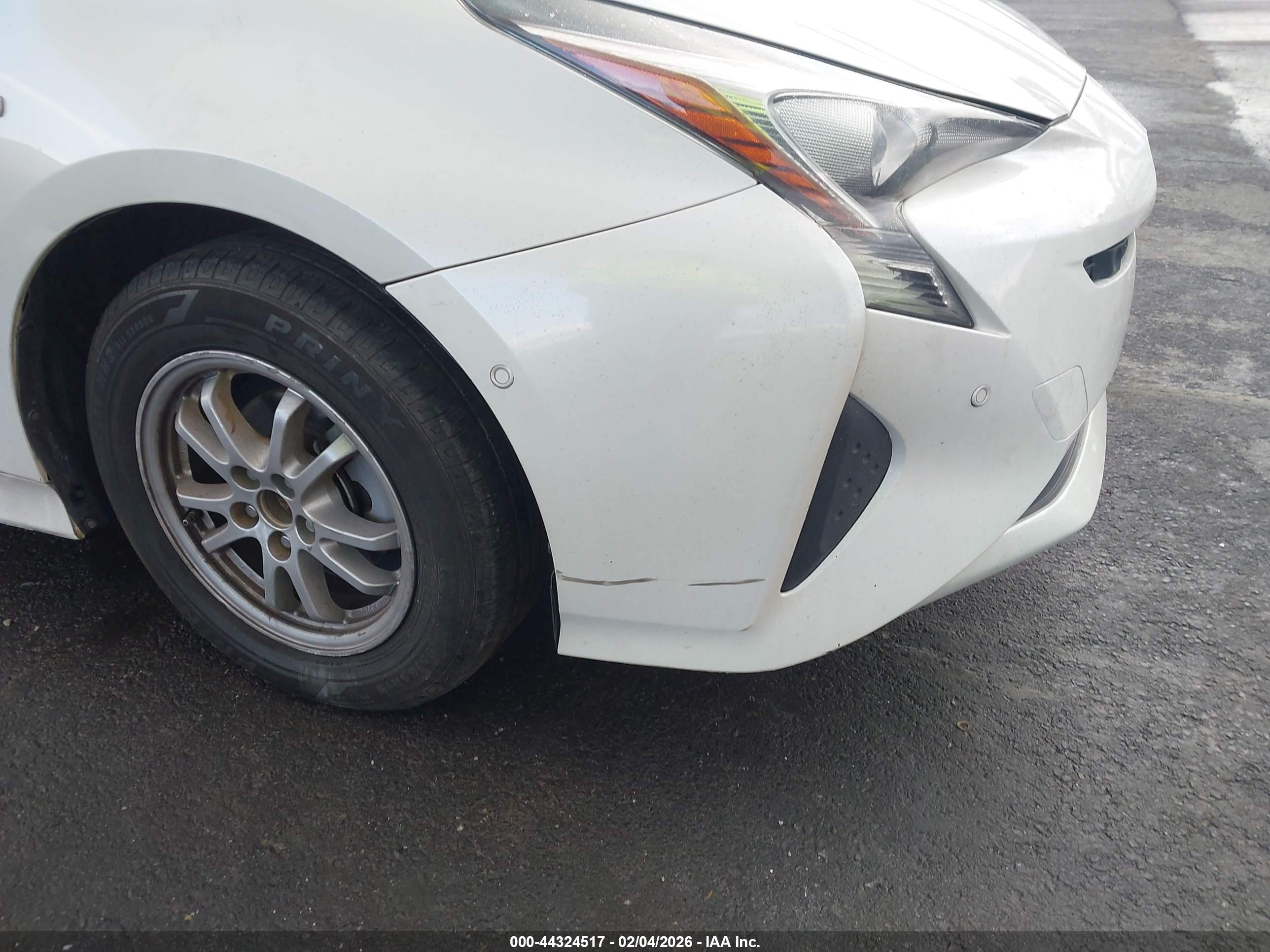 TOYOTA PRIUS image 6