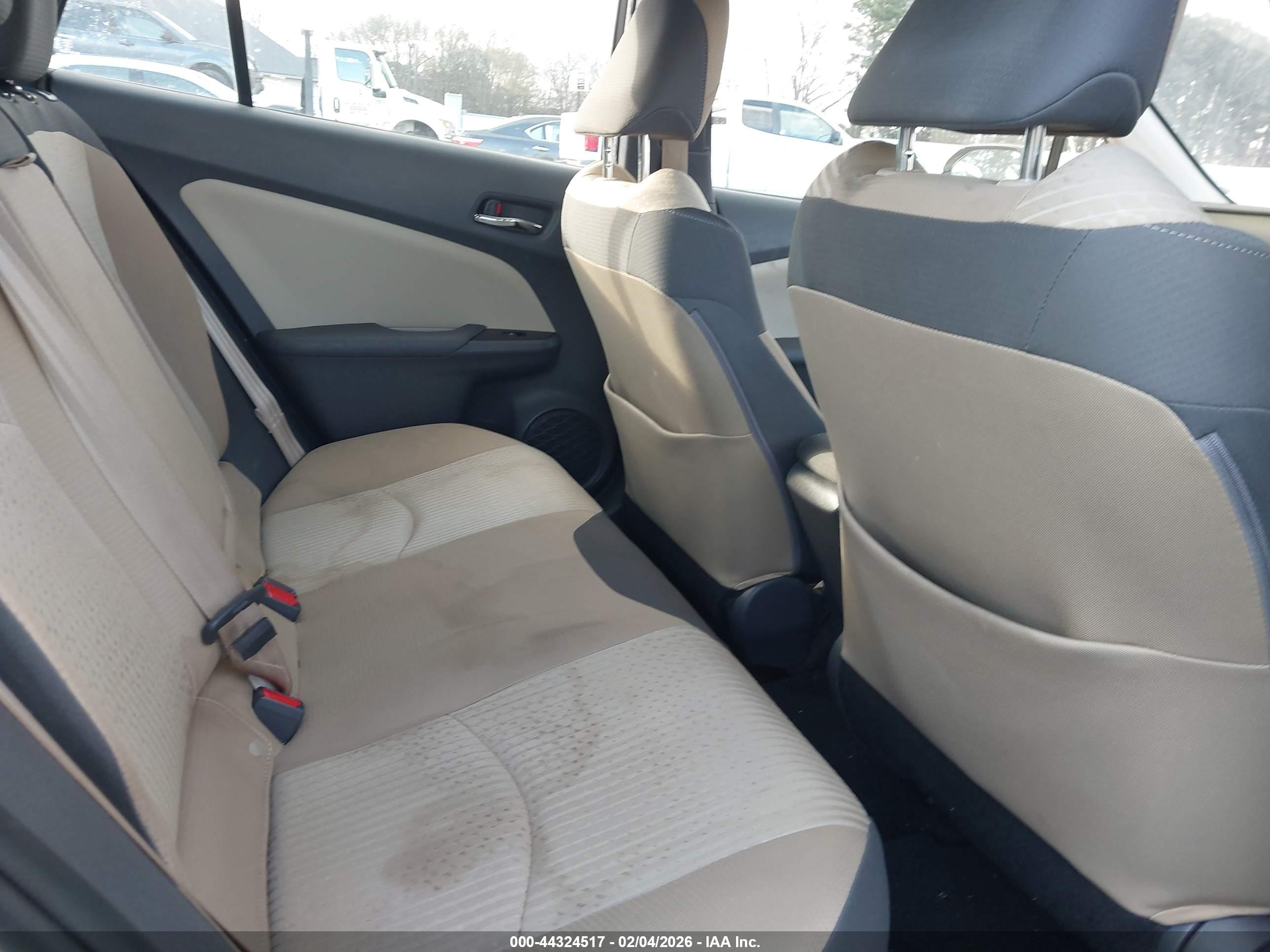 TOYOTA PRIUS image 8