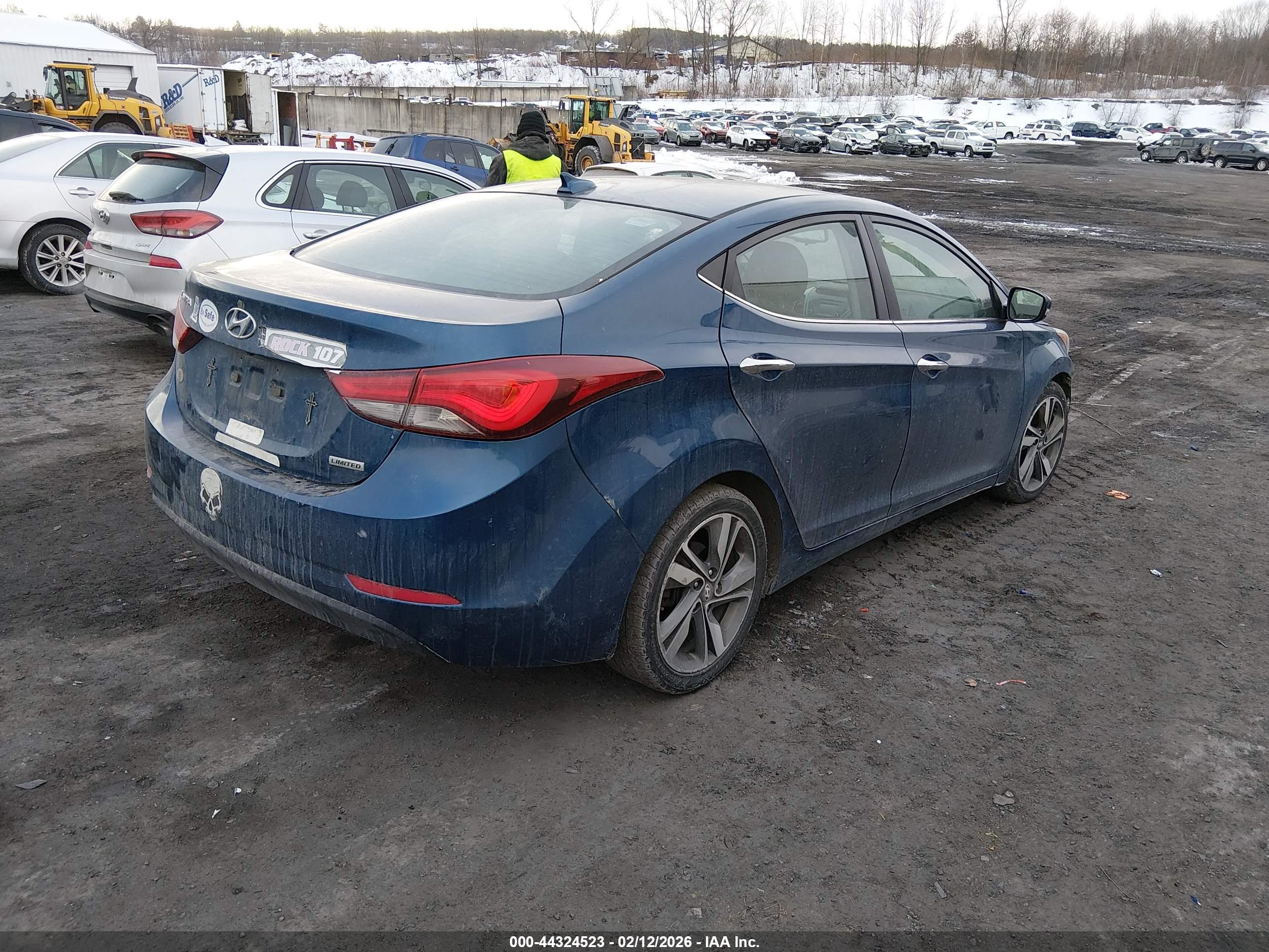 HYUNDAI ELANTRA image 4