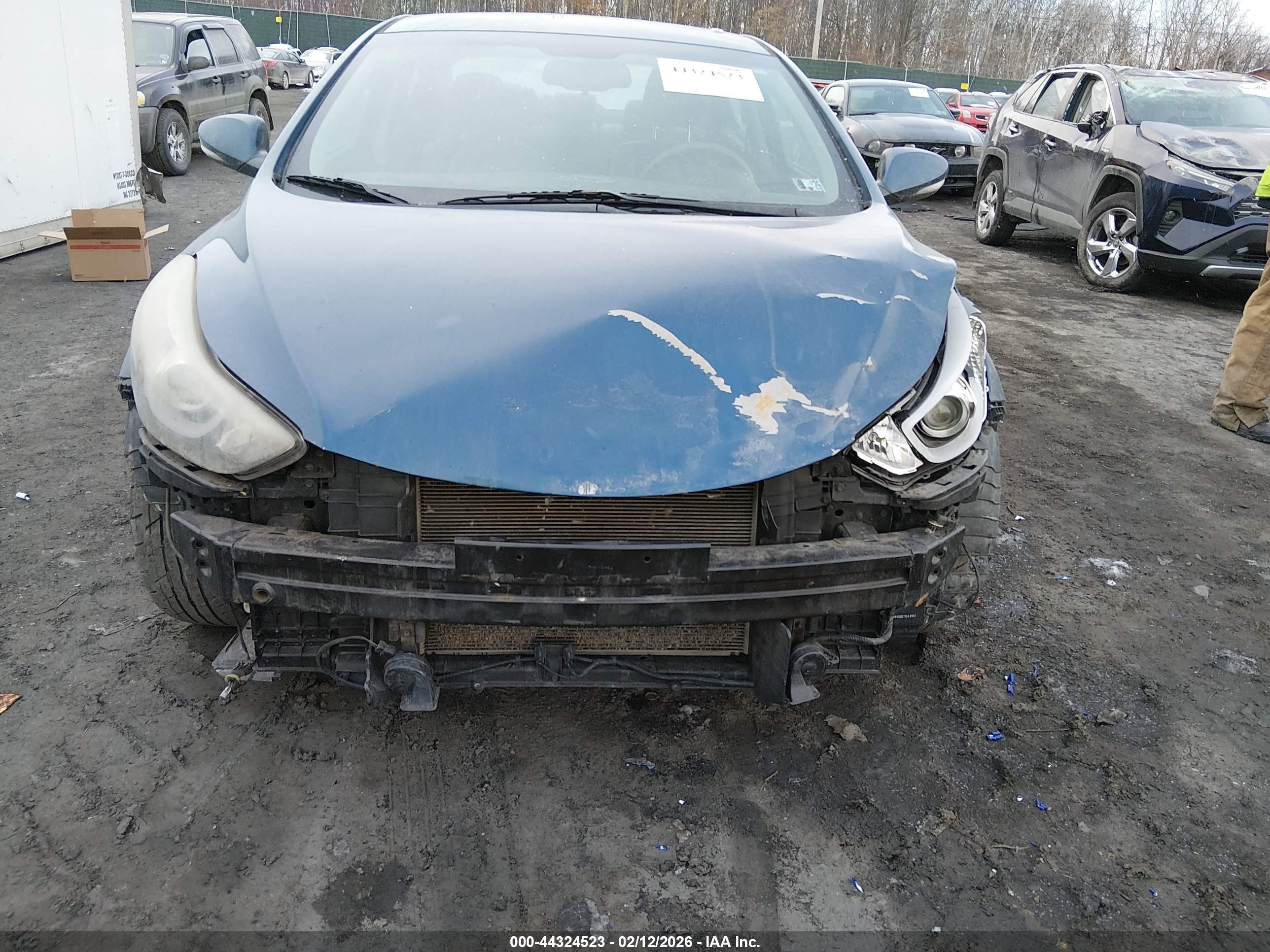 HYUNDAI ELANTRA image 6