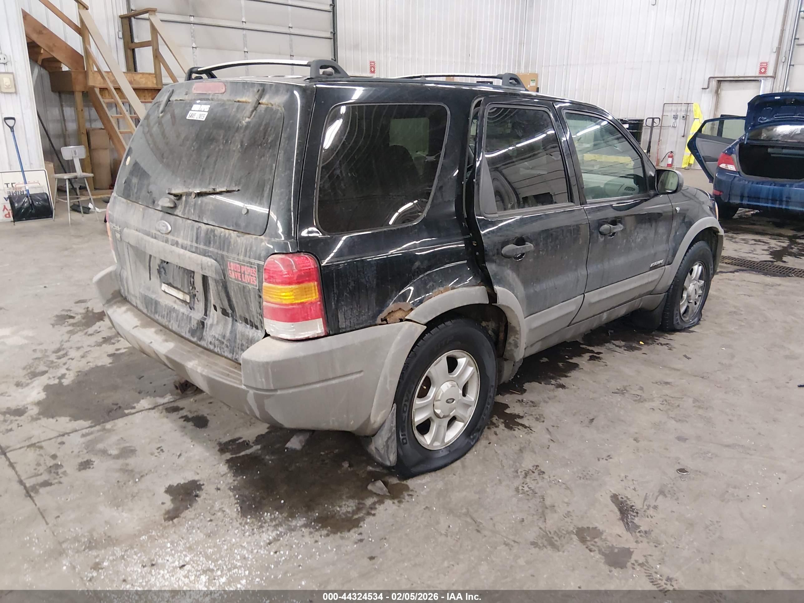 FORD ESCAPE image 4