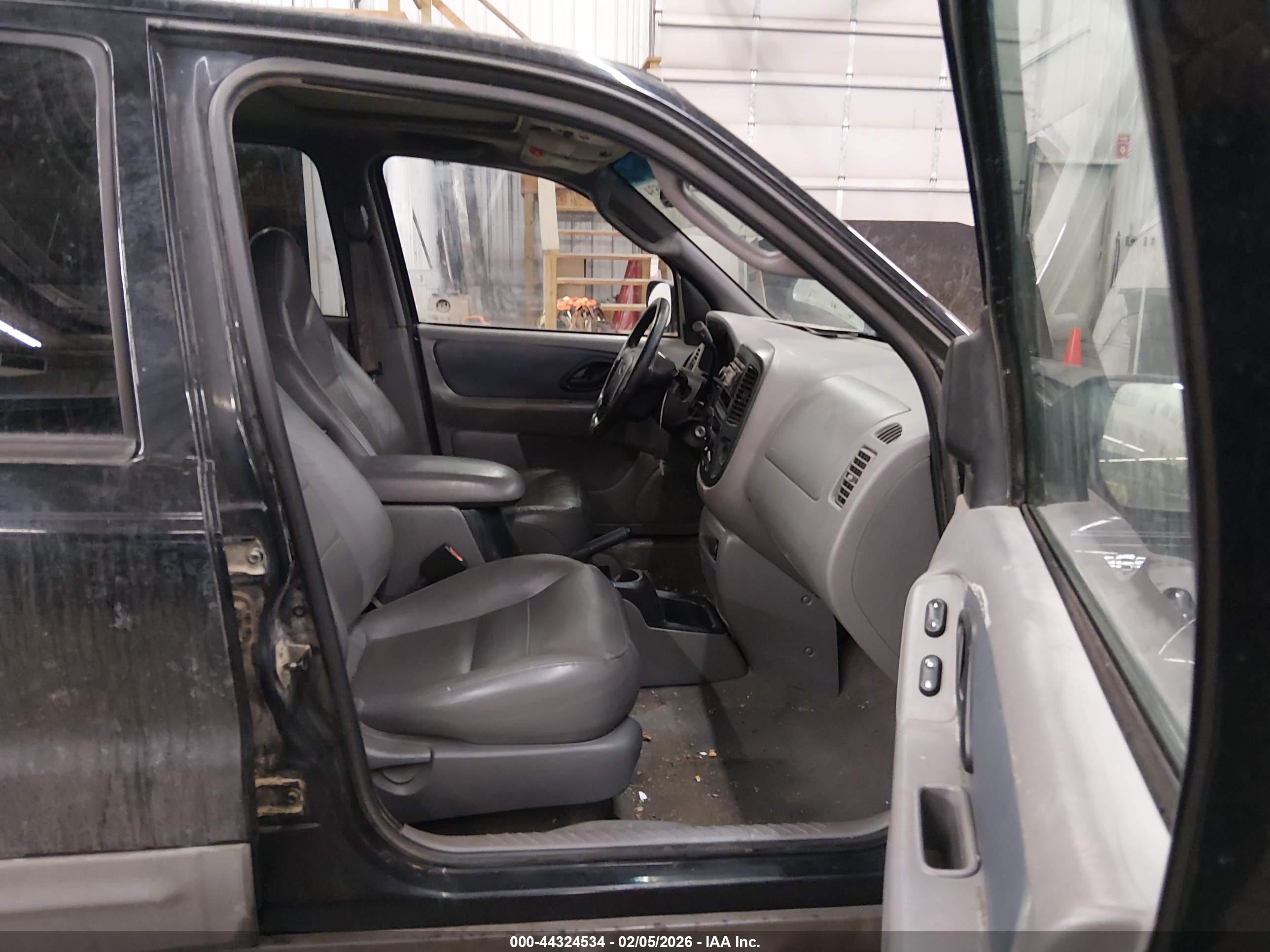 FORD ESCAPE image 5